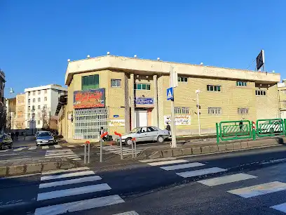 استخر و مجموعه ورزشی فرات