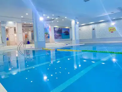 استخر گلایل سفید