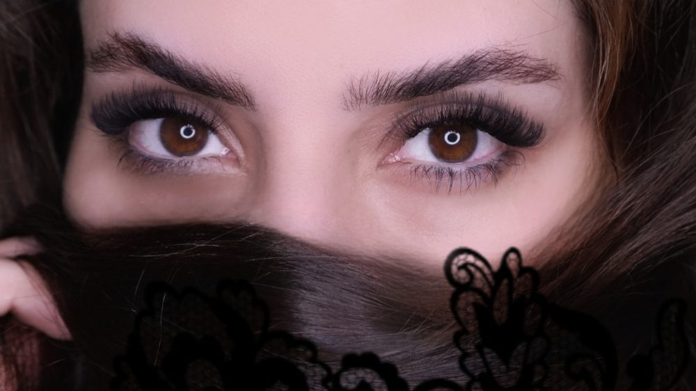 اصلاح و قرینه سازی تخصصی ابرو شیما