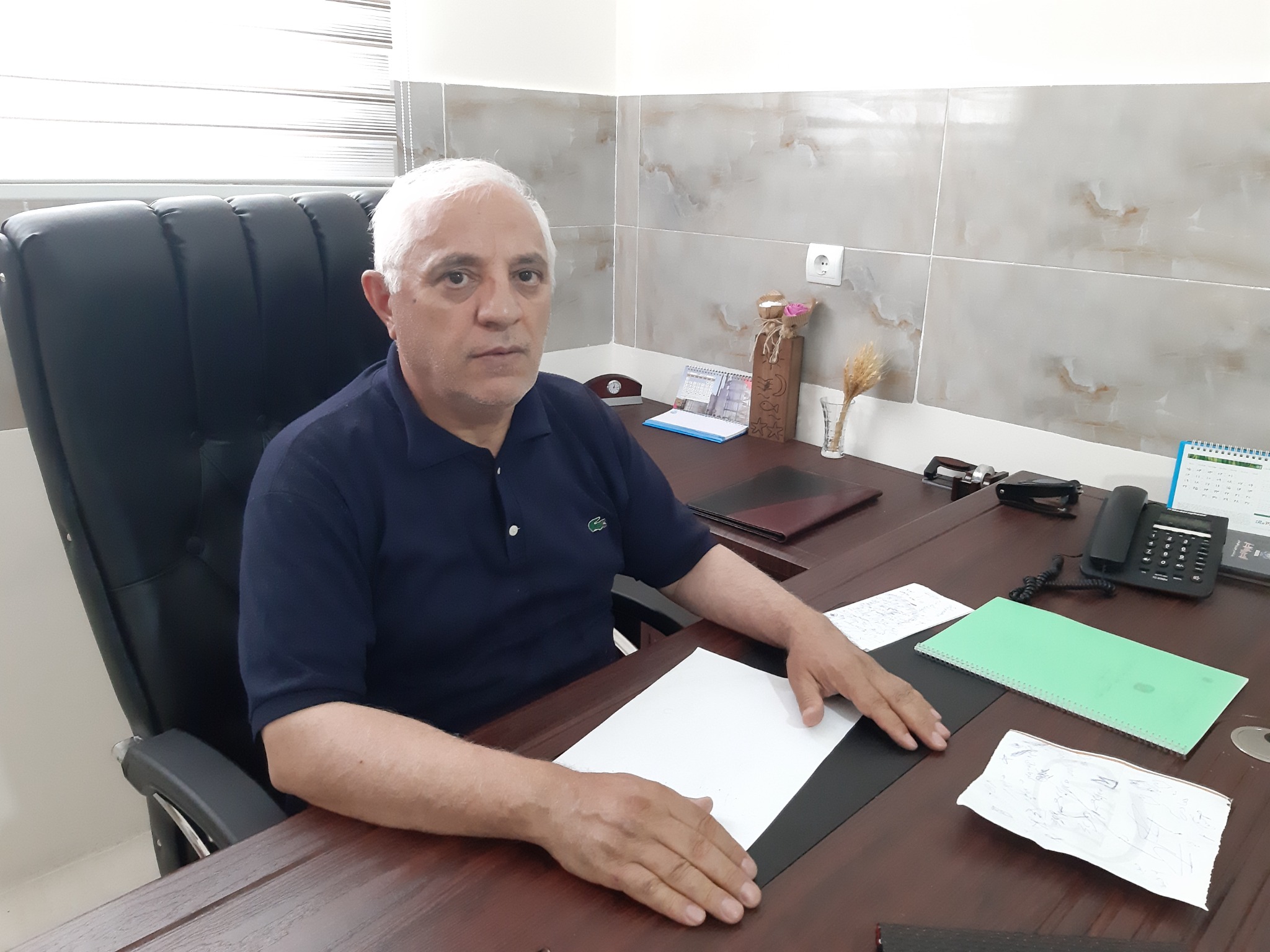 آقای احمدزاده وکیل امور حقوقی