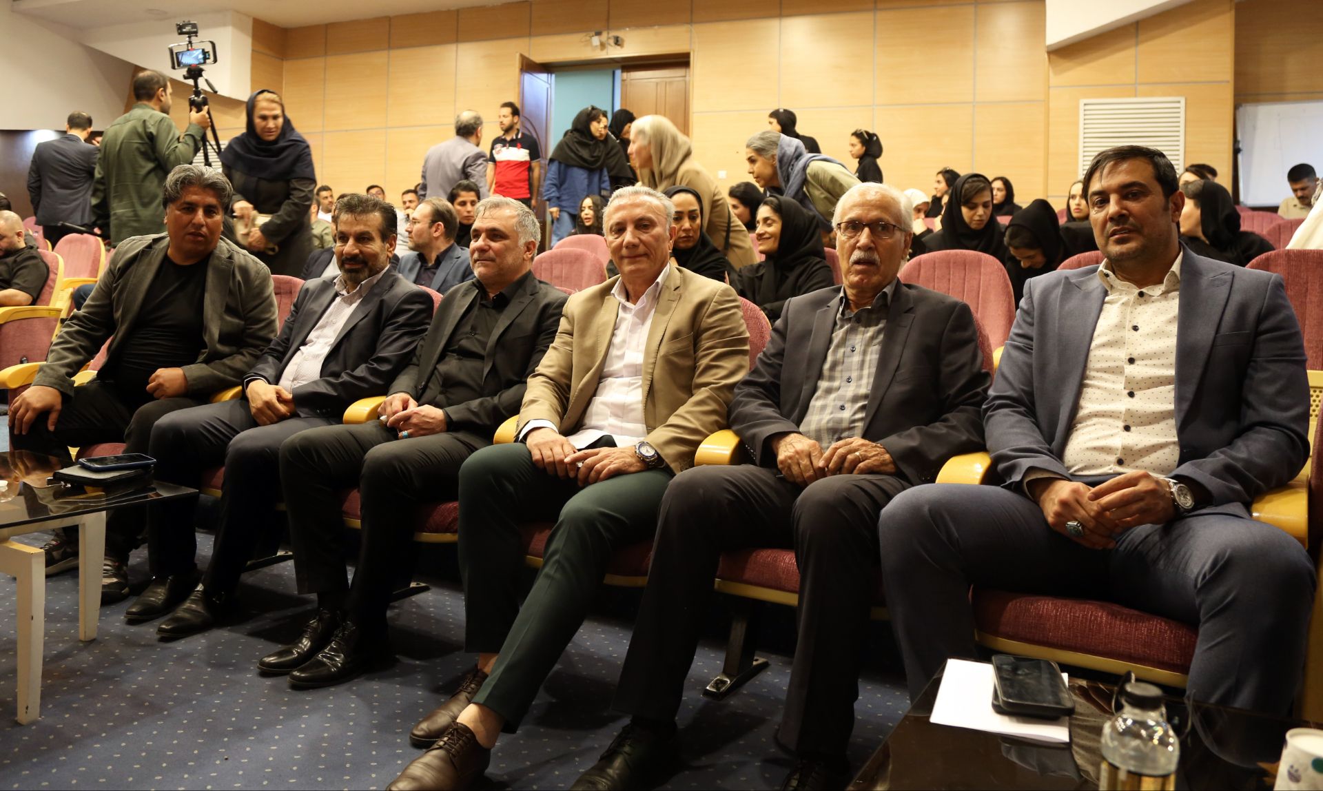 آکادمی فوتبال سرخپوشان پایتخت ( روستوف )