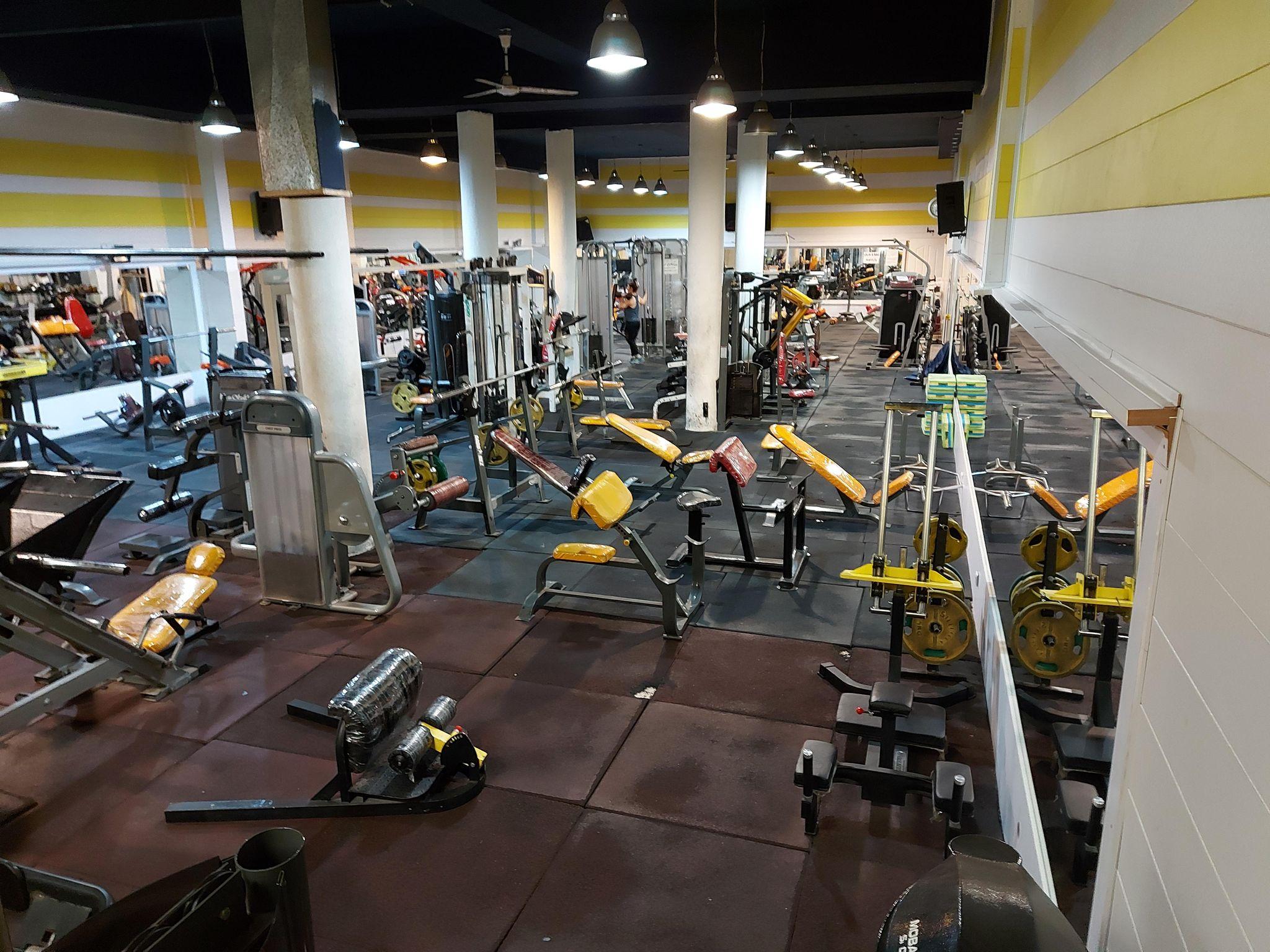 باشگاه بدن سازی اهورا