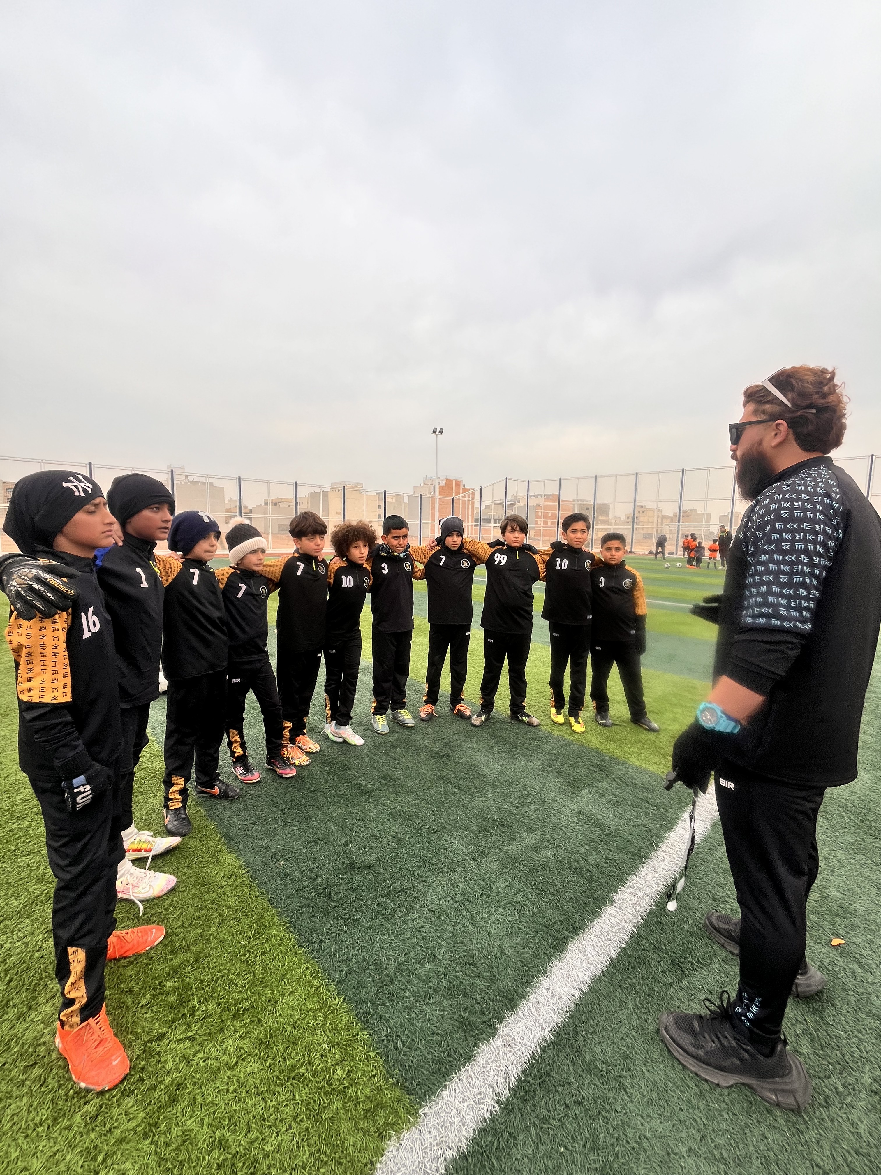 باشگاه و مدرسه فوتبال هخامنشی