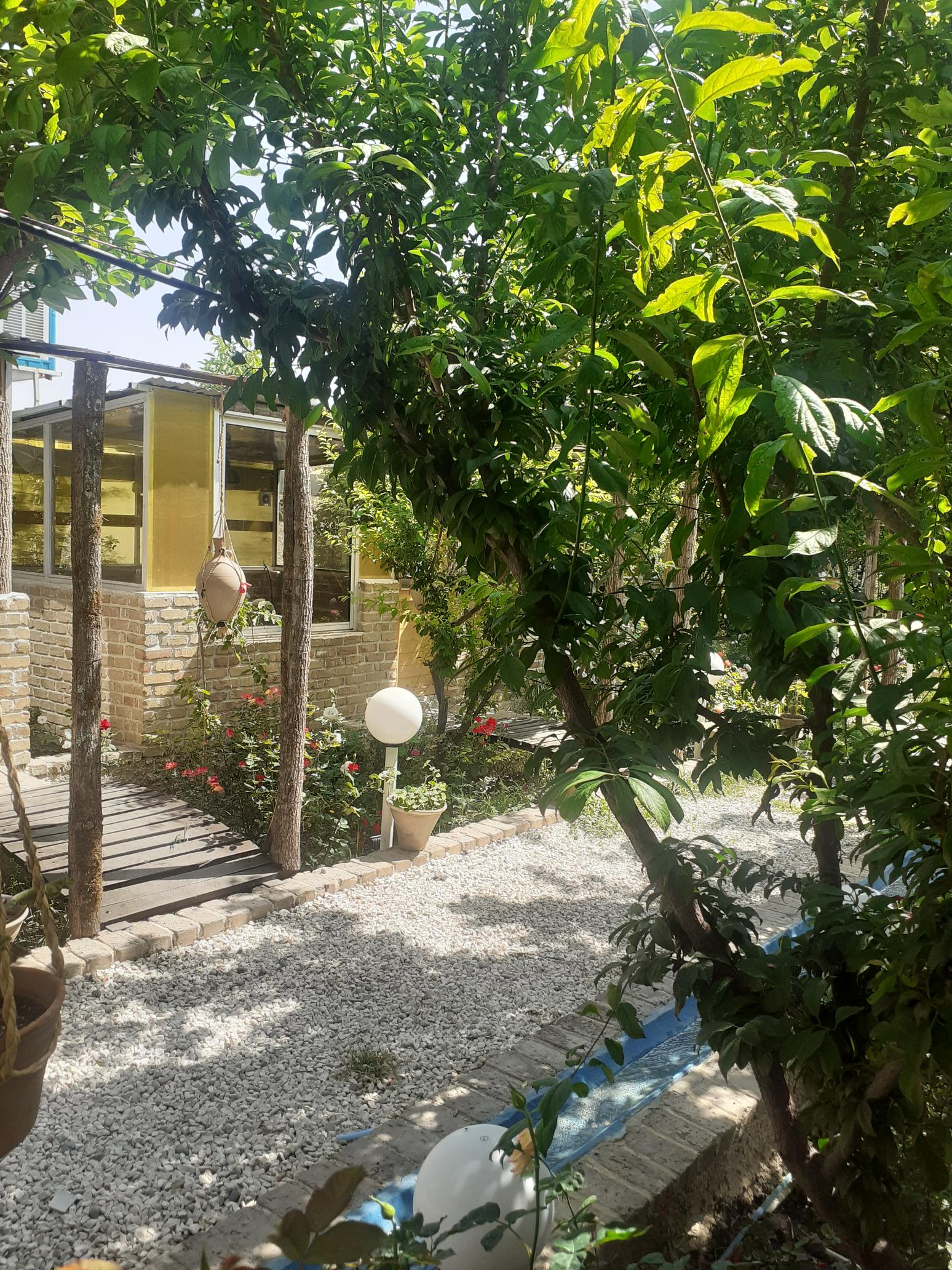 باغ رستوران خانوادگی راوی