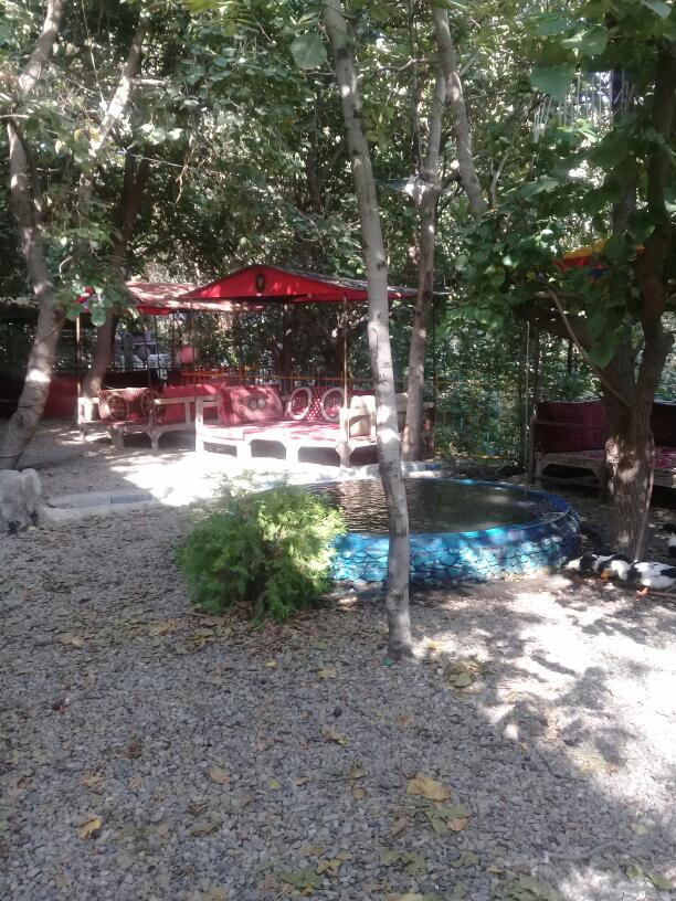 باغ رستوران سنتی شقایق