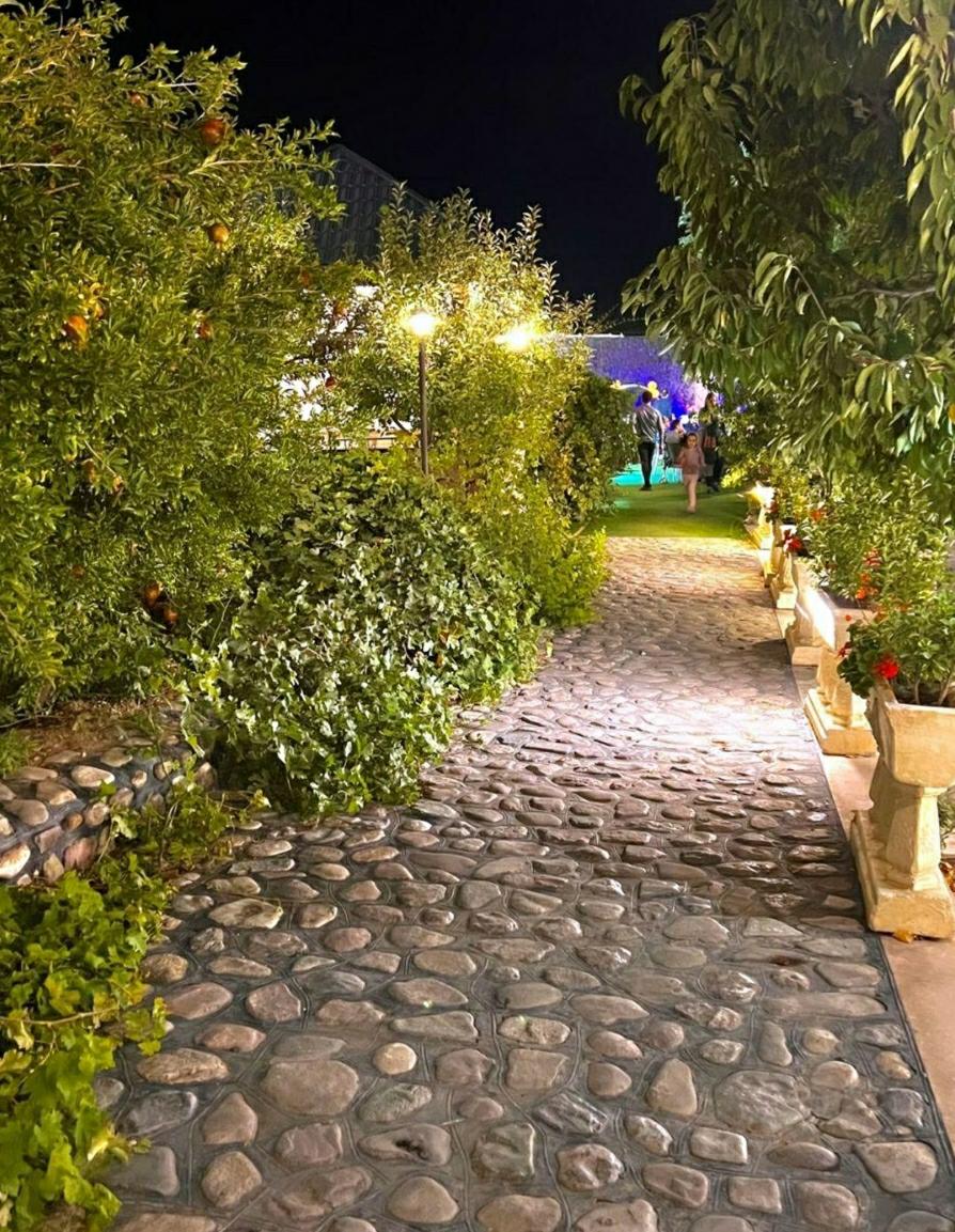 باغ رستوران شاندیز داریوش