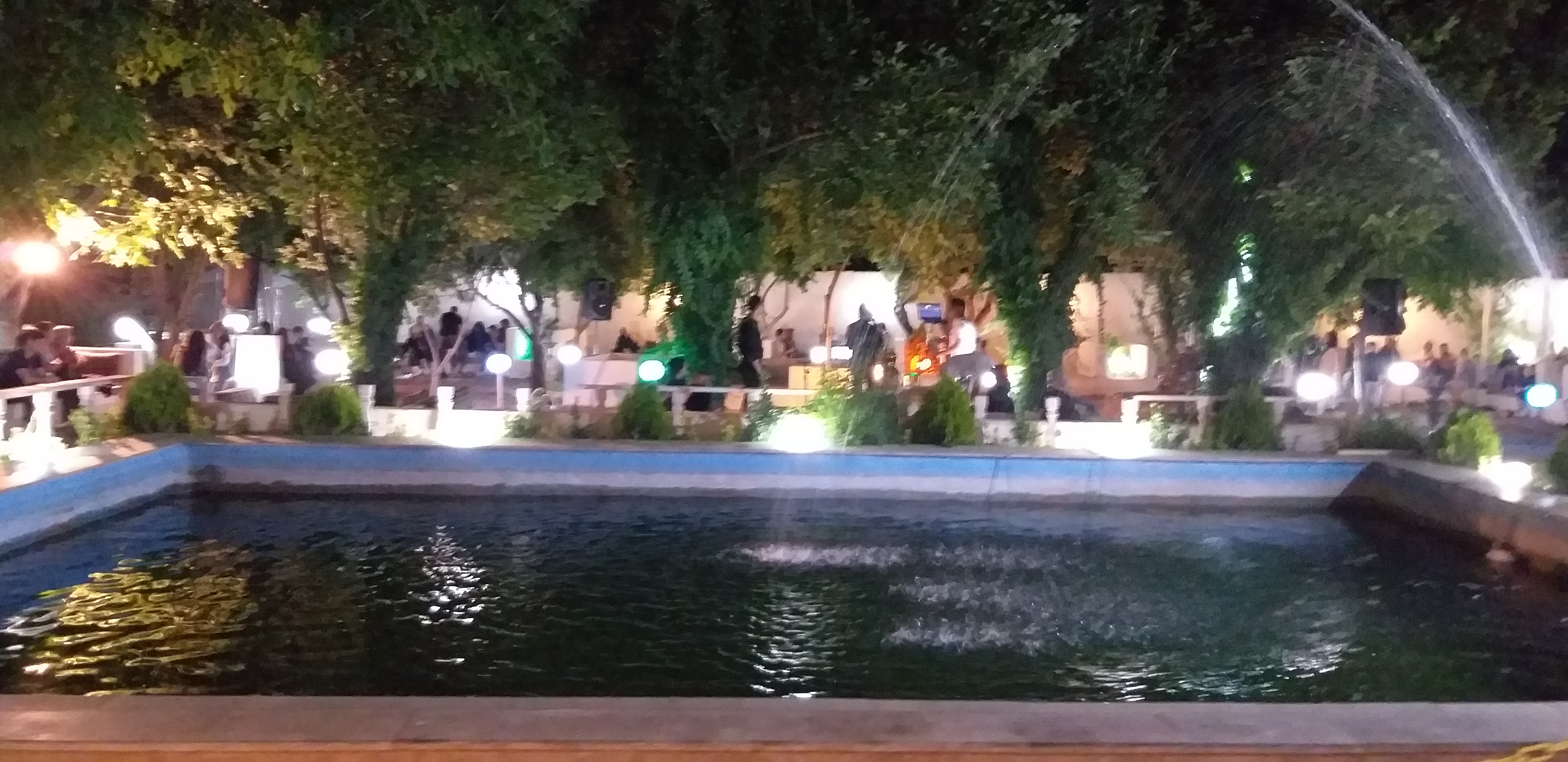 باغ رستوران طلا