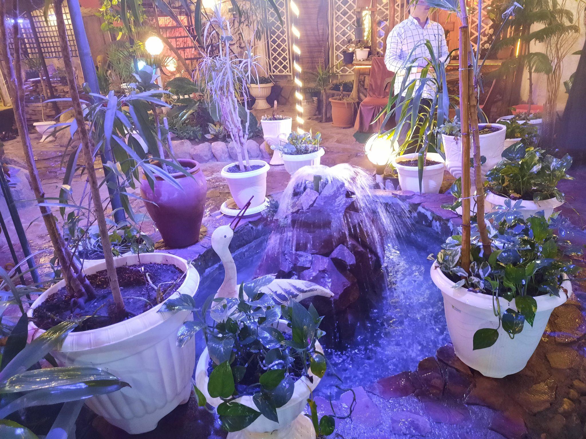 باغ و رستوران سنتی شب نشین