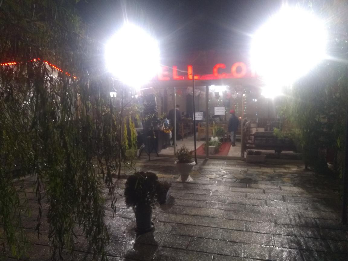 باغچه رستوران شبهای شهریار