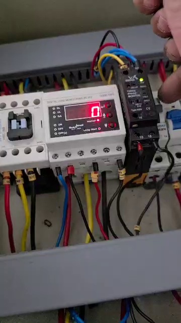 تعمیرات تخصصی انواع یخچال و فریزر صنعتی