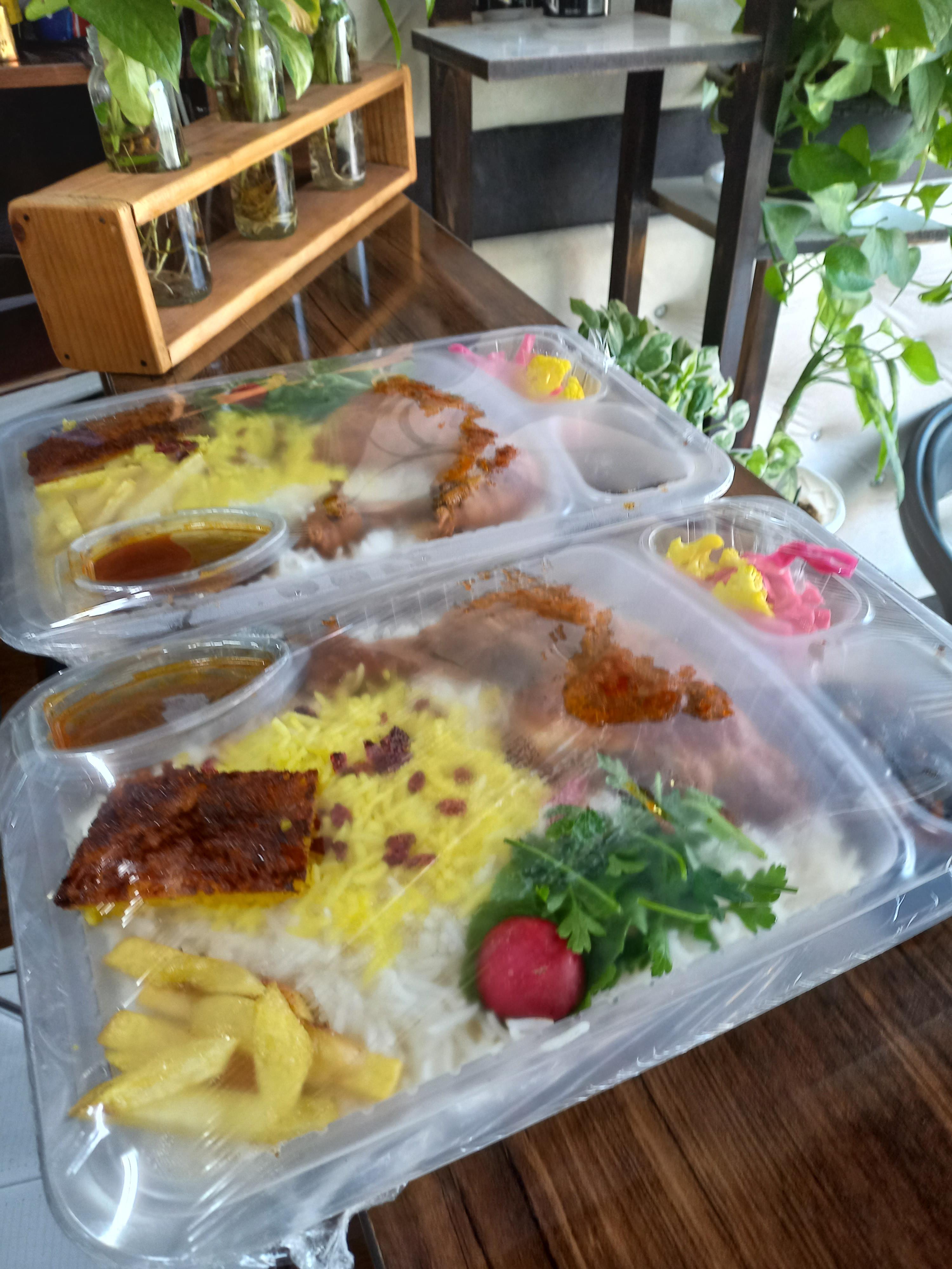 تهیه غذائی مجالس و بیرون بر حاج رستمی
