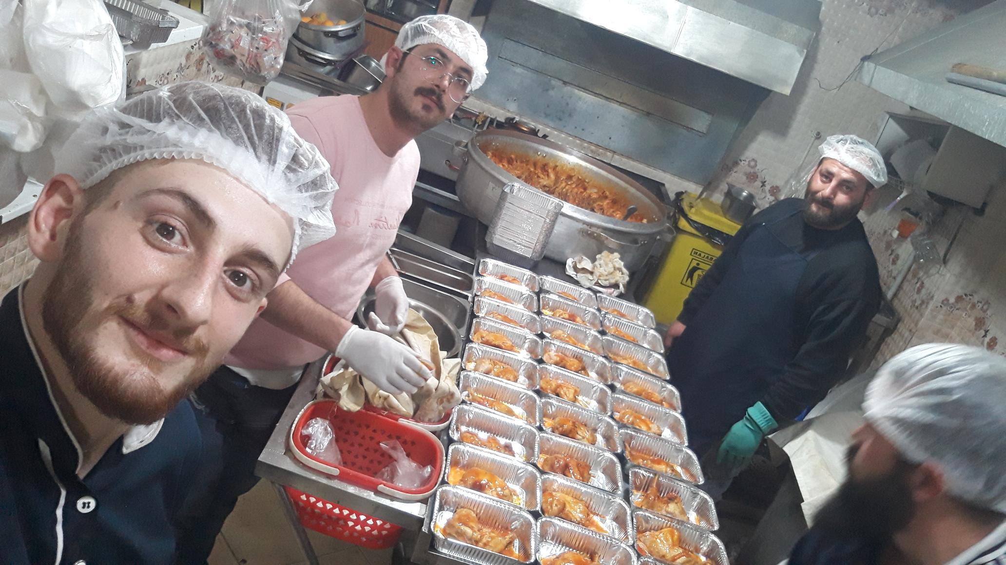 تهیه غذای تندیس