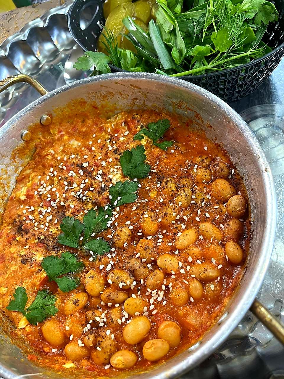 تهیه غذای ریحون
