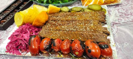تهیه غذای ریحون