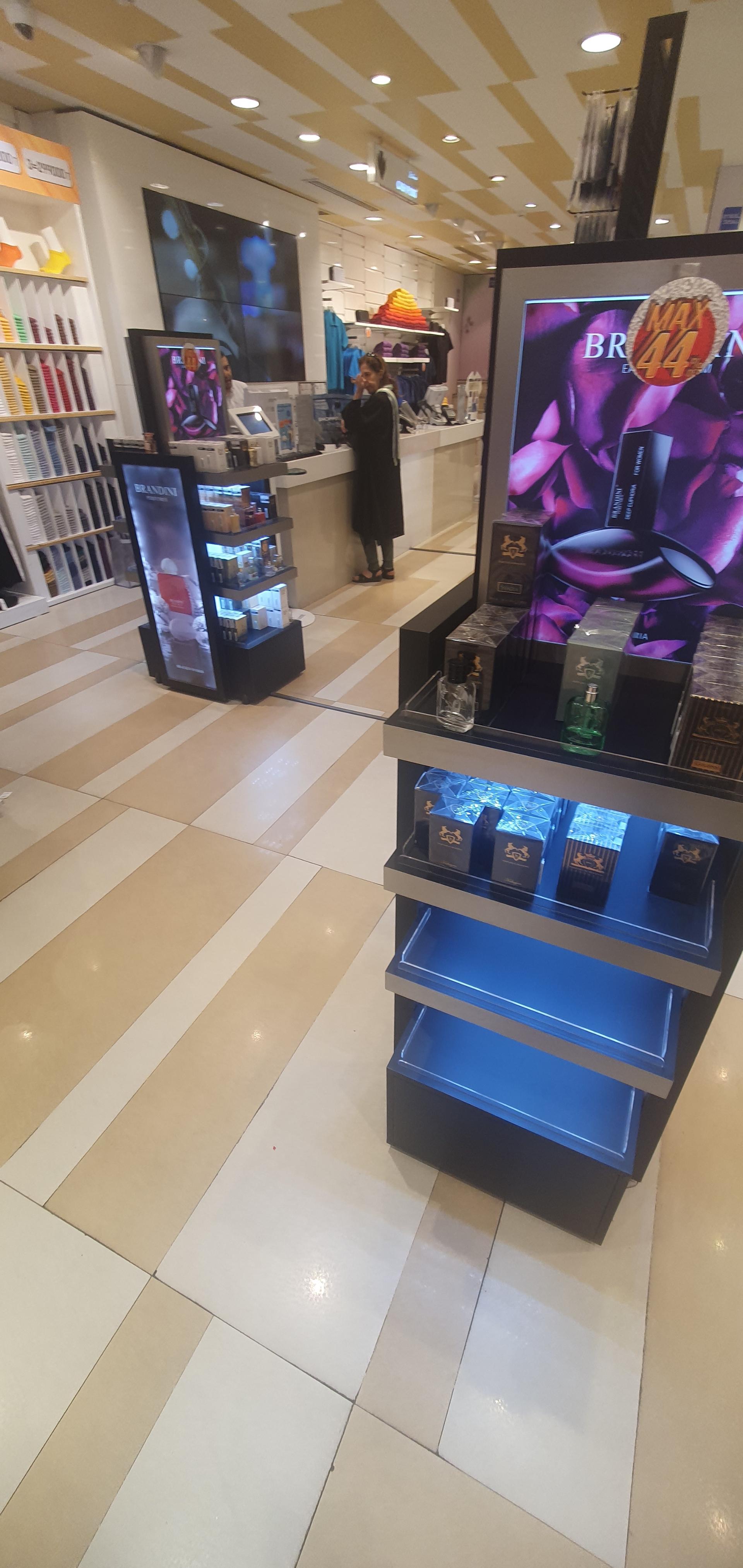 جین وست JEANSWEST شعبه بام لند