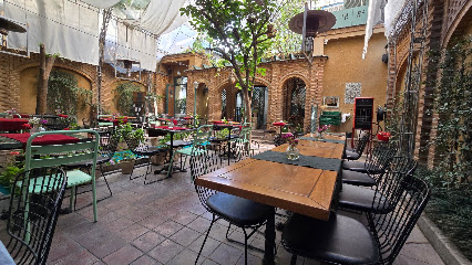 خانه فاموری