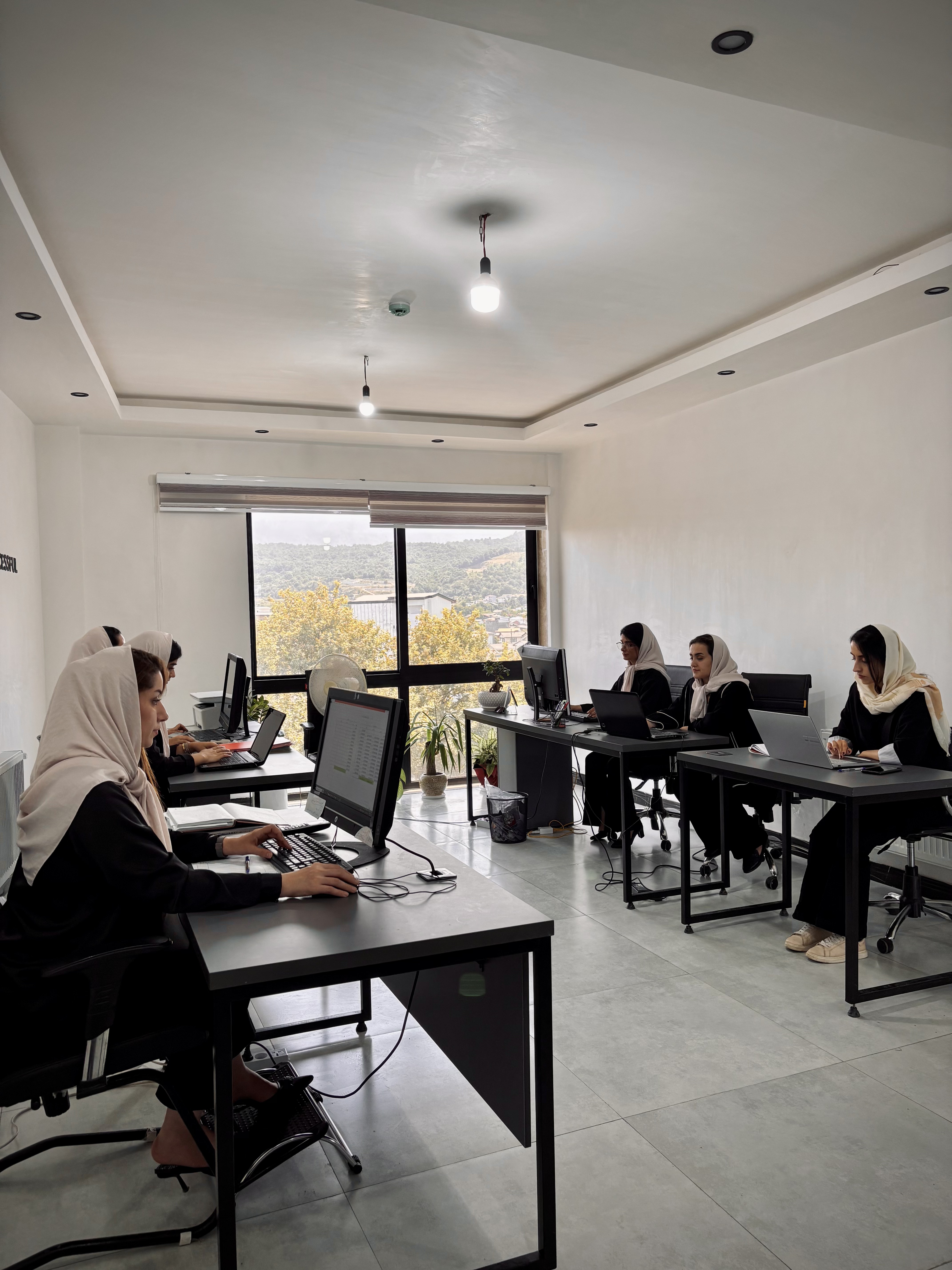 خدمات تخصصی مالی و مالیاتی ایوار