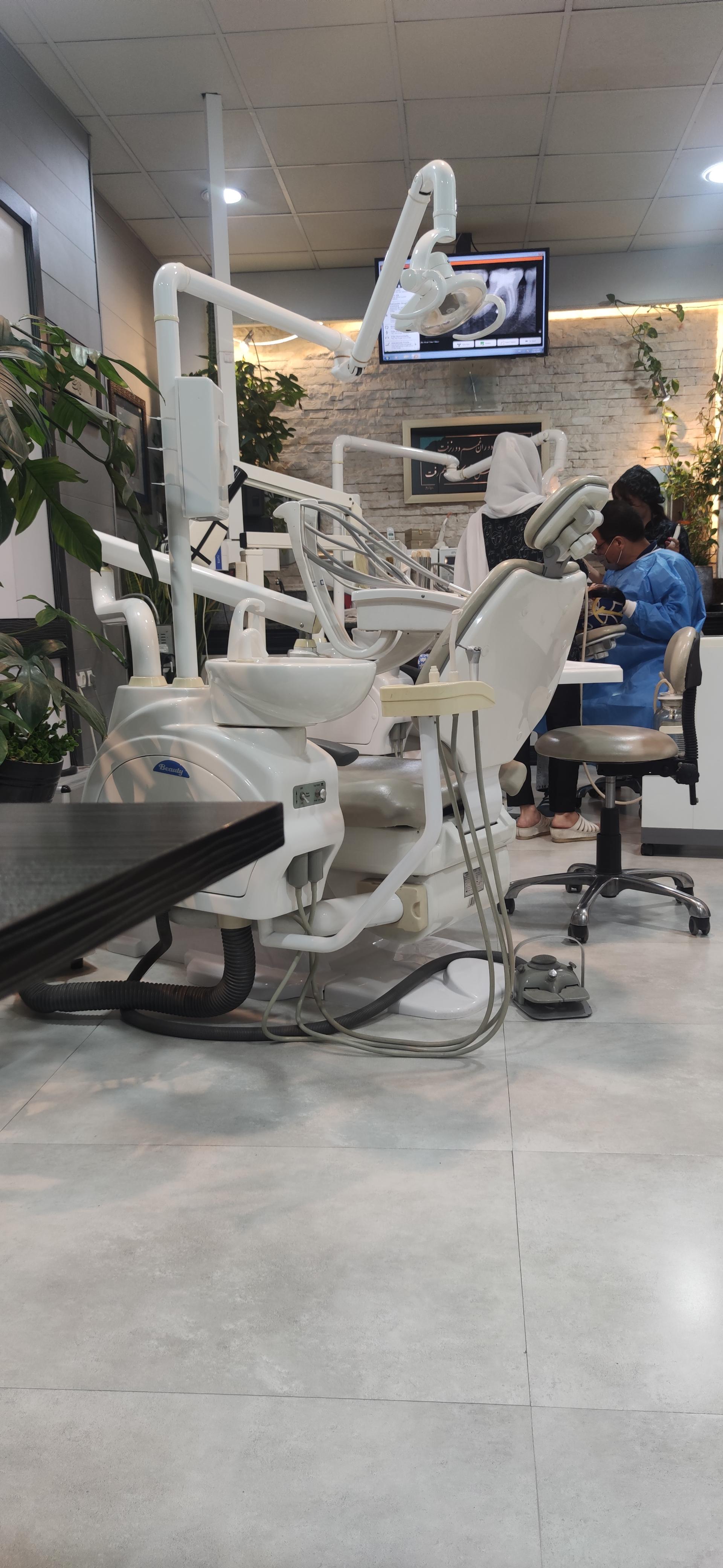 دندانپزشکی دکتر فرشید یاوری