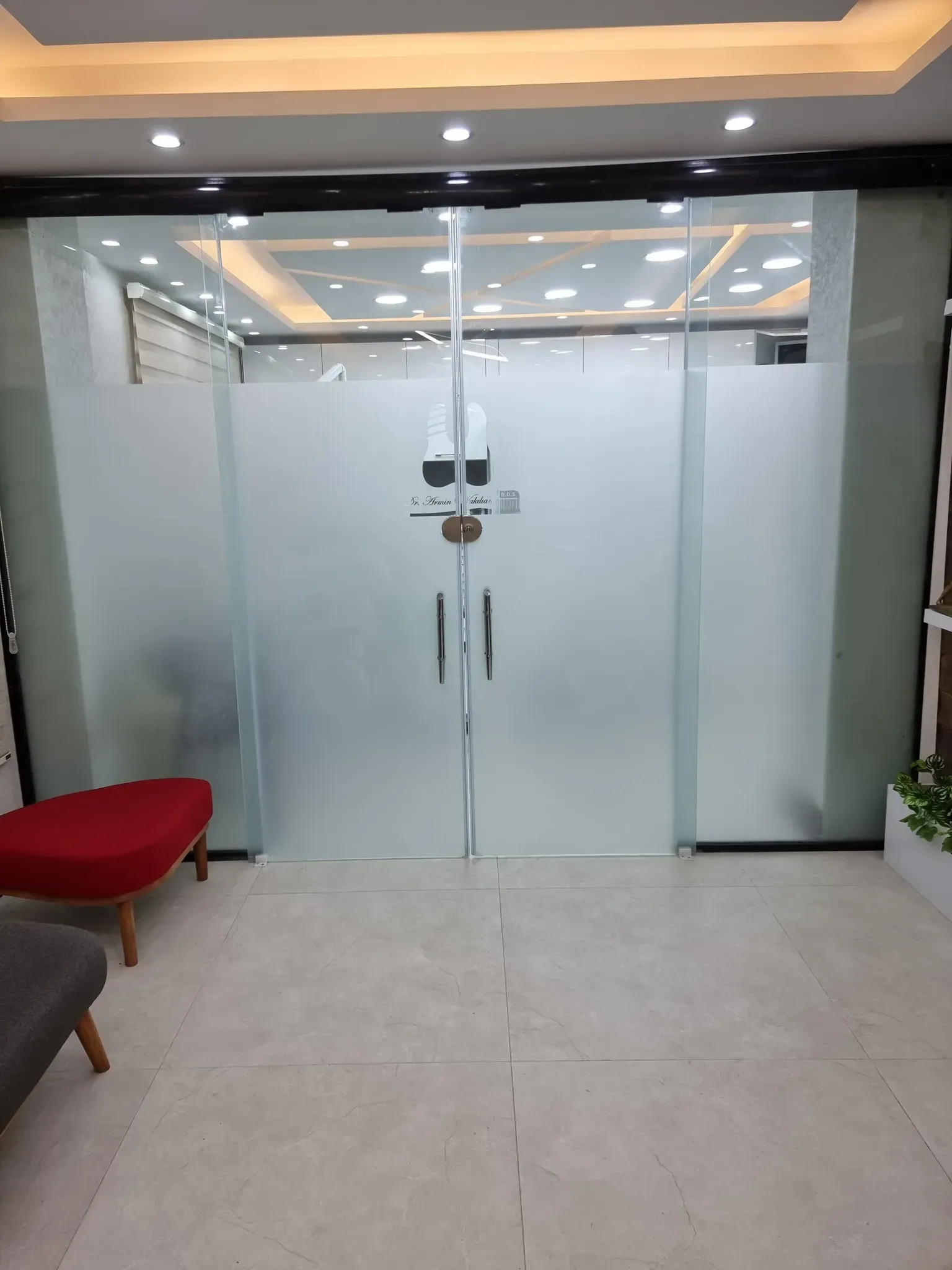 دکتر آرمین وکیلیان جراح-دندانپزشک