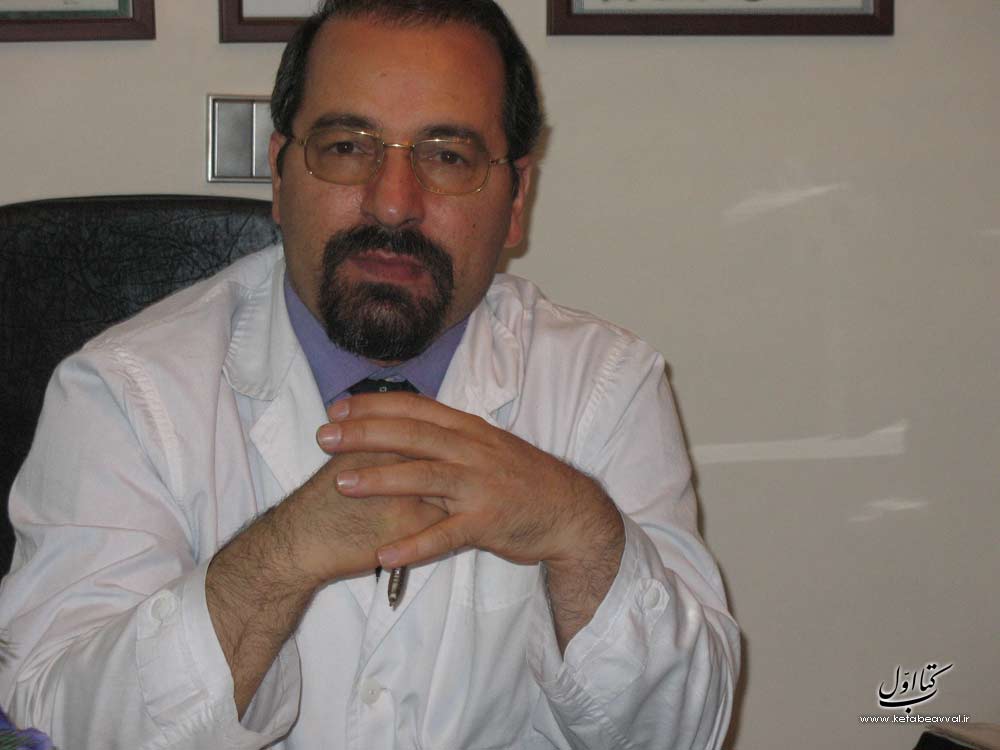 دکتر علی منافی
