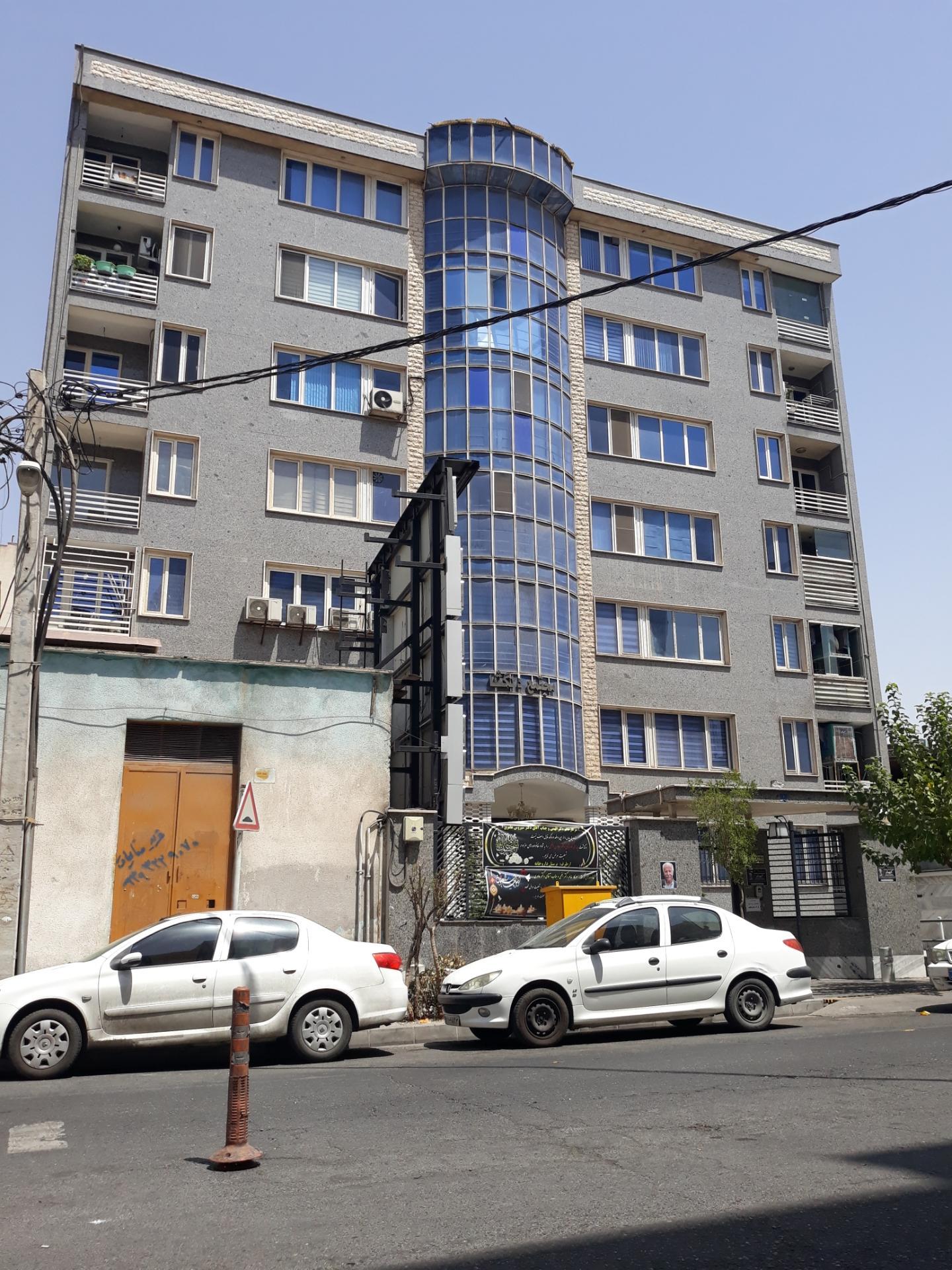 دکتر علیرضا محدث