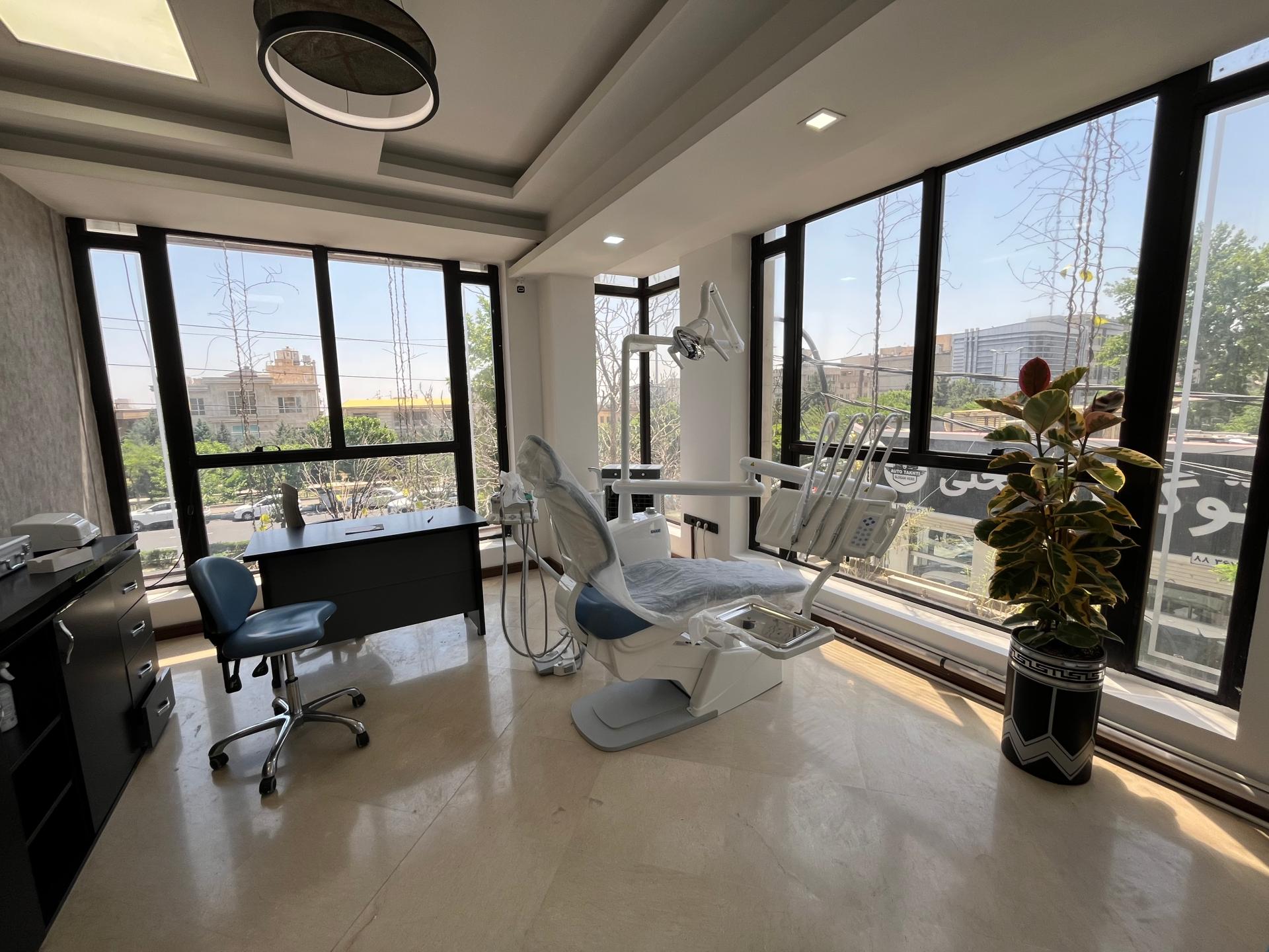 دکتر گلنوش پورسپنج