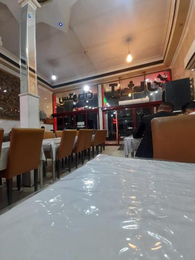 رستوران آبشار
