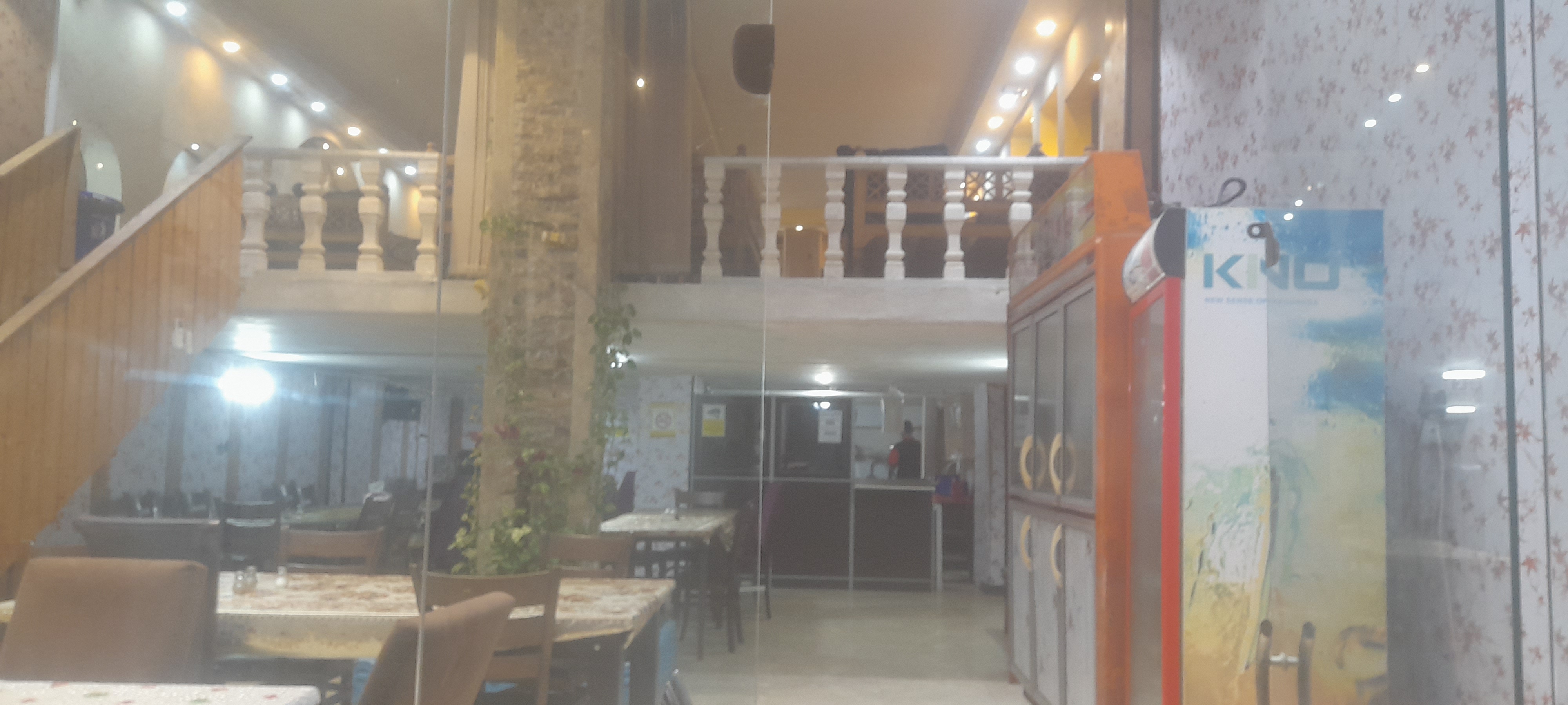 رستوران آبشار