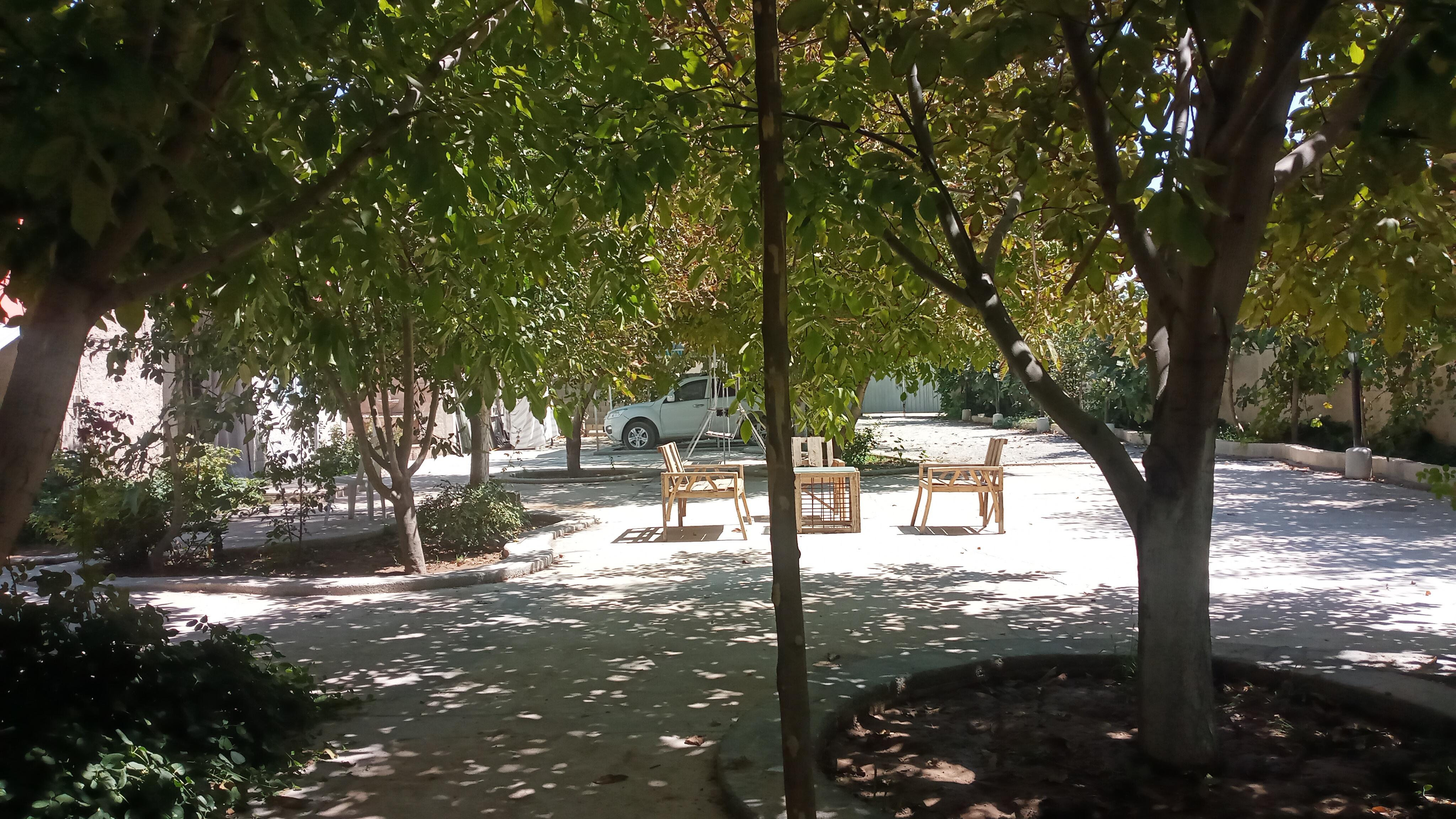 رستوران باغ گل