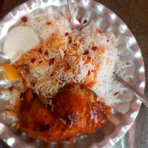 رستوران بیرون بر گل رز