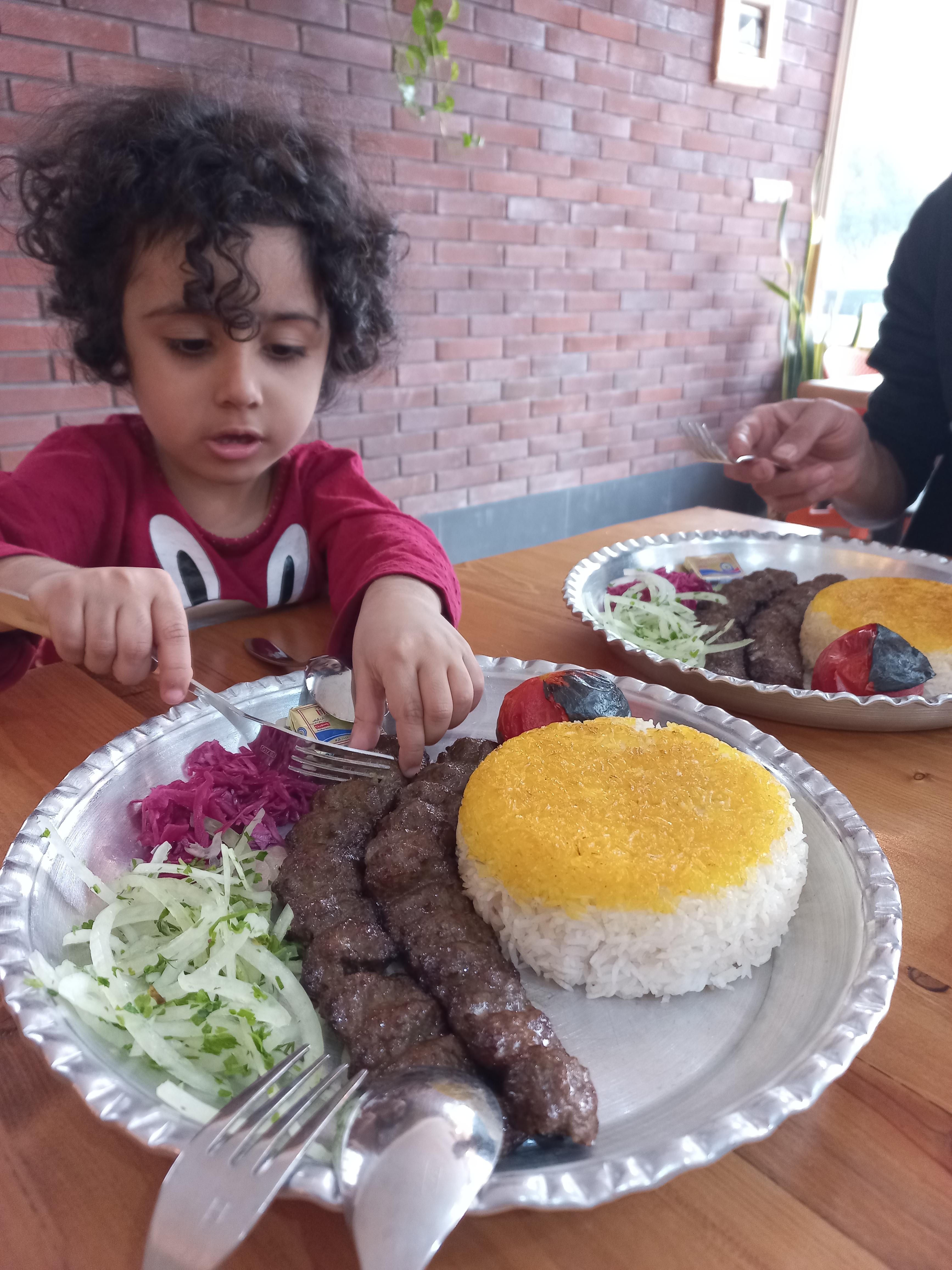 رستوران توتکین