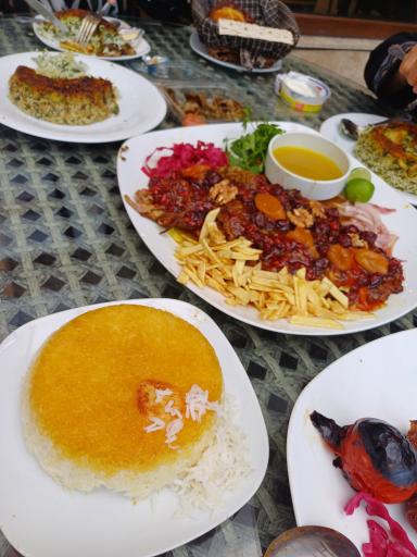 رستوران ساحلی آفتابگردان