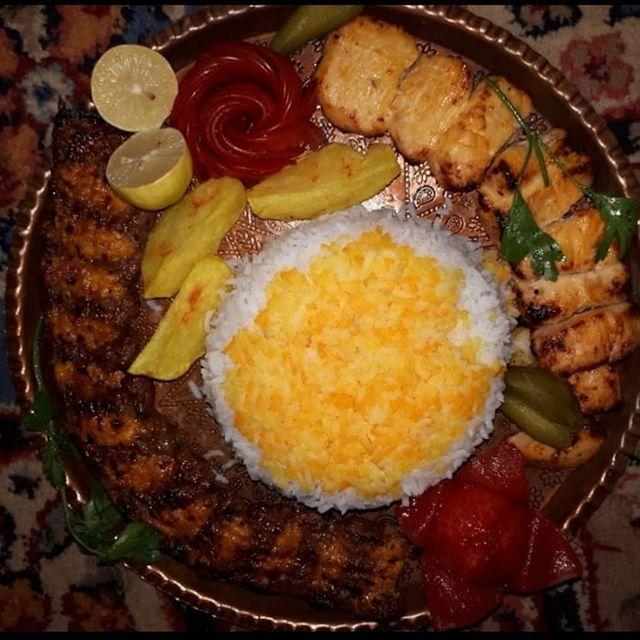 رستوران سفره خانه سنتی کلبه چوبی