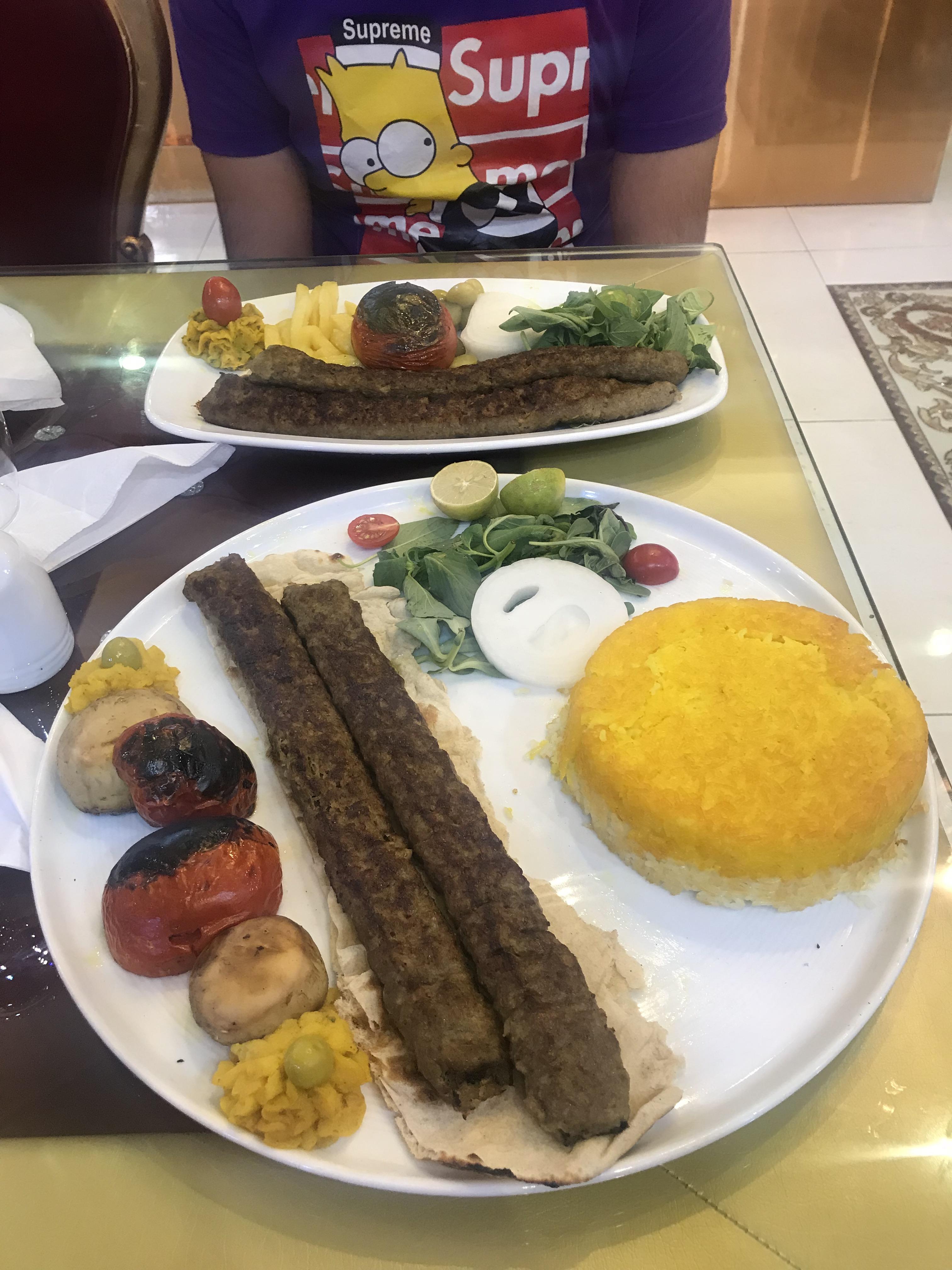 رستوران سلف سرویس چنگال طلایی