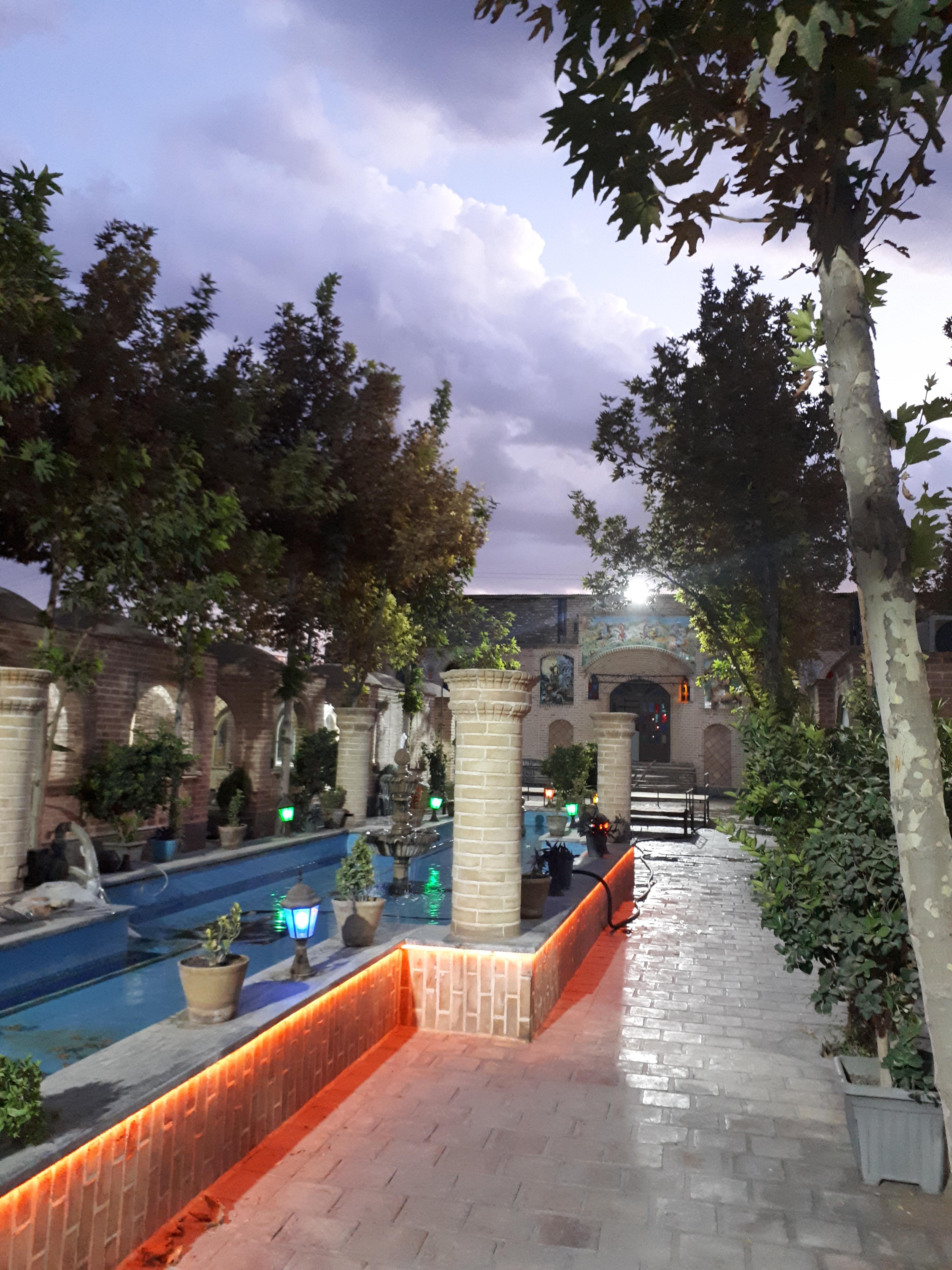 رستوران سنتی اوا