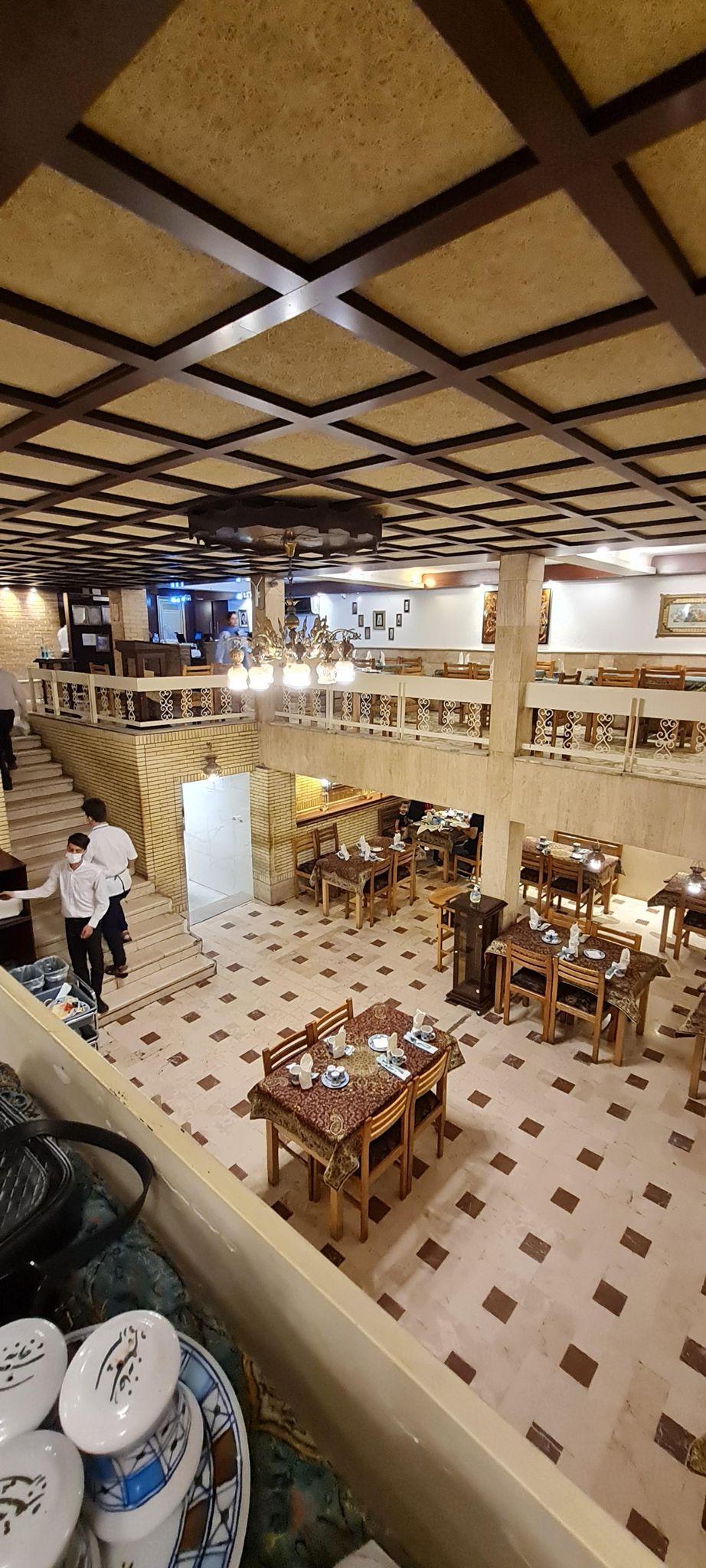 رستوران سنتی شرزه