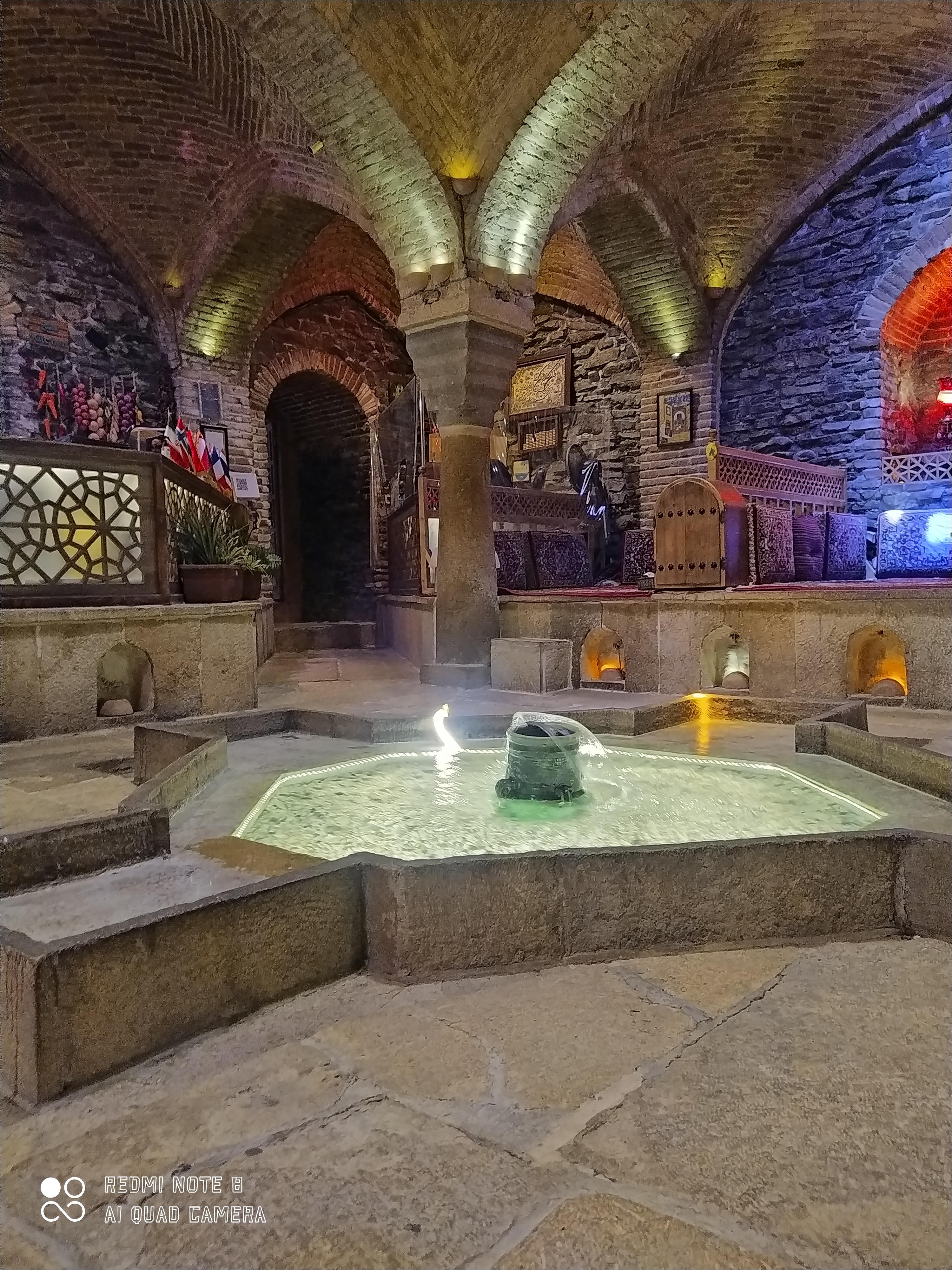 رستوران شاندیز حاجی