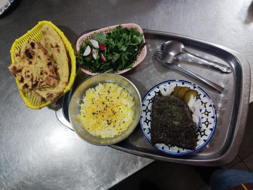 رستوران صبحانه سرا دیوار بلند