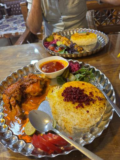 رستوران مروارید شعبه چیتگر