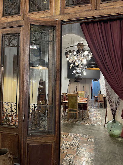 رستوران مس توران
