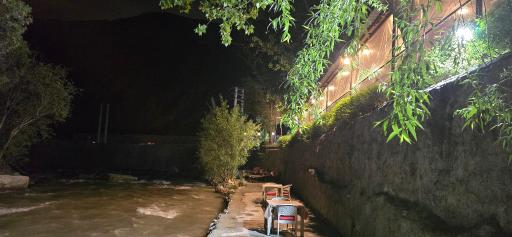 رستوران میزبان