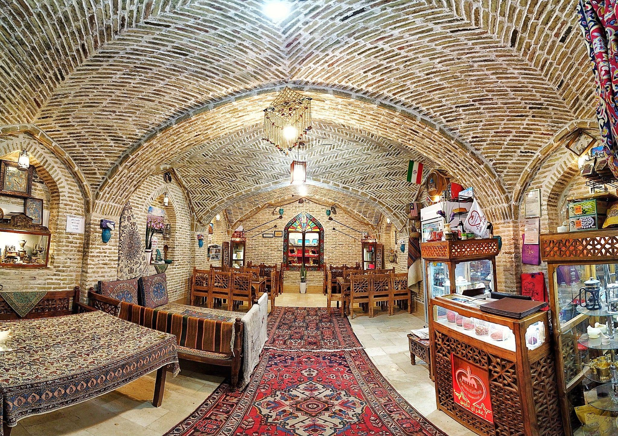 رستوران کلبه زعفرانی نایین