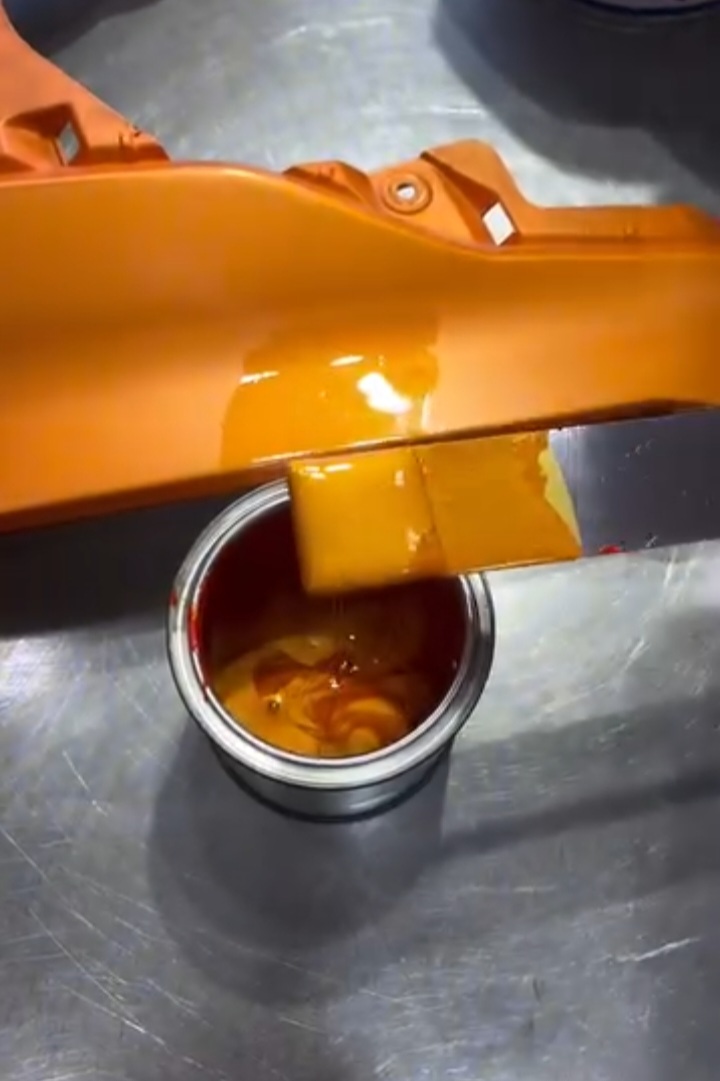 رنگ اتوموبیل مدرن (شعبه دو)