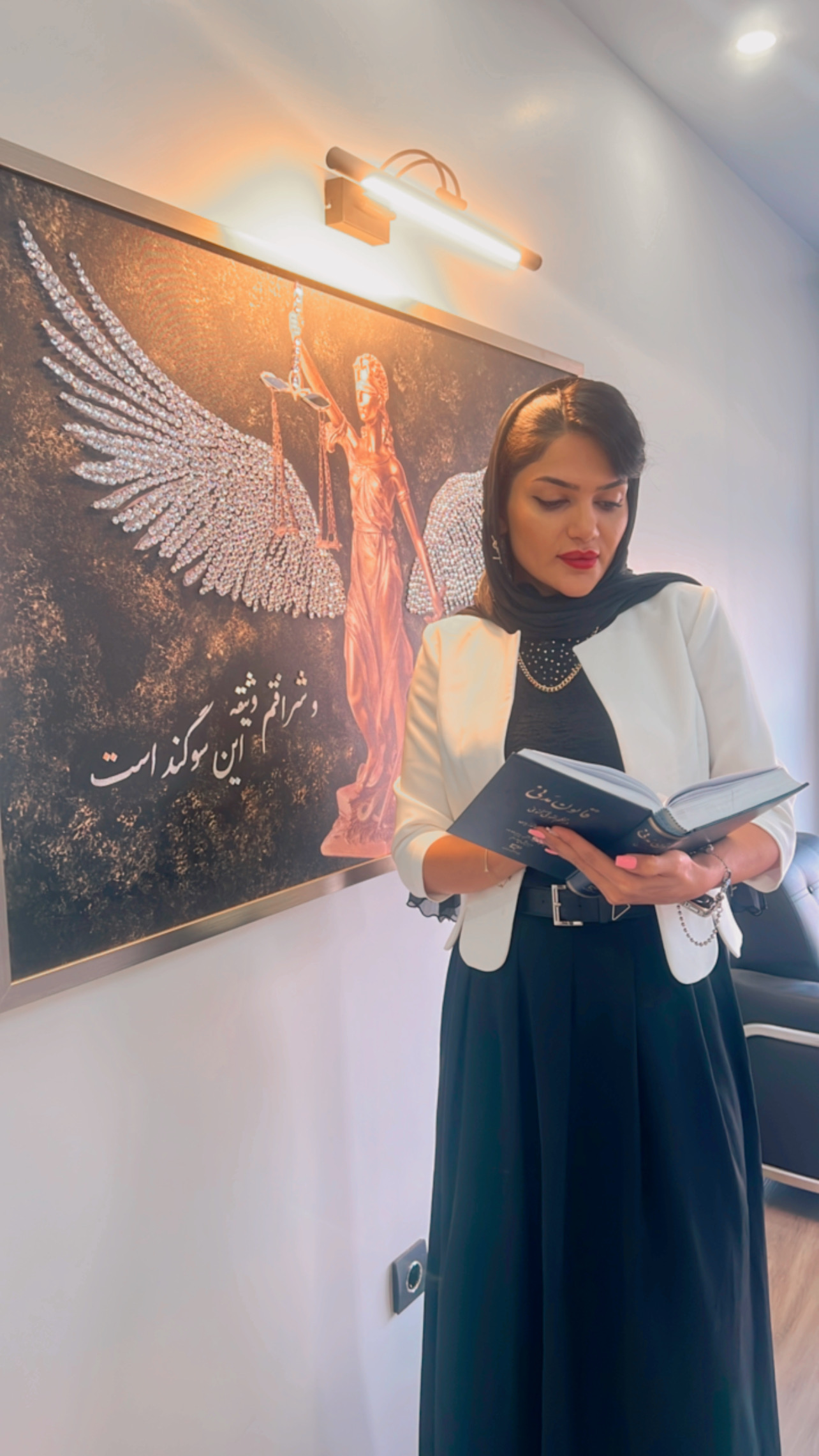 زینب غلامی نیا وکیل پایه یک دادگستری