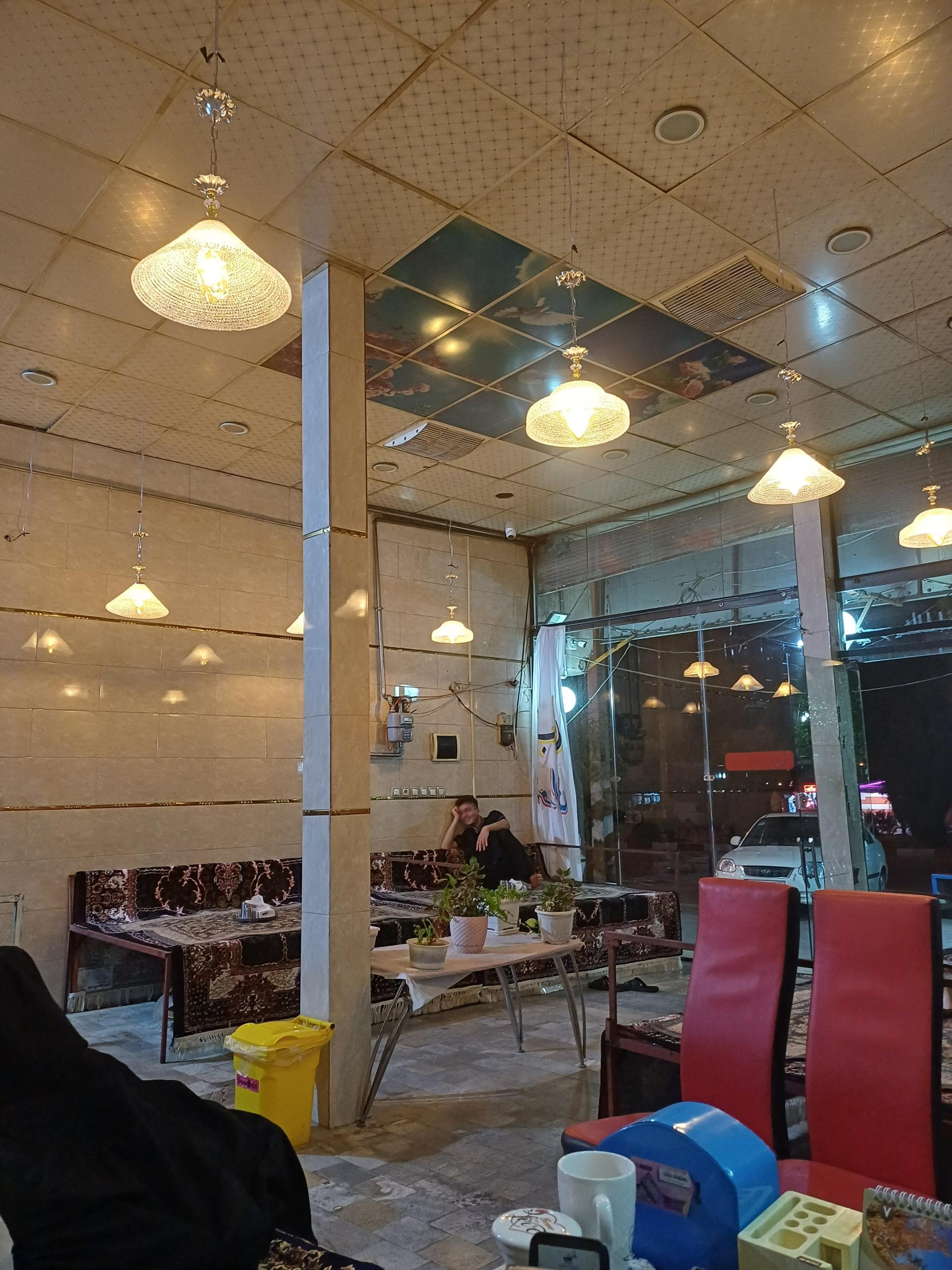 ساندویچی و کبابی کارو