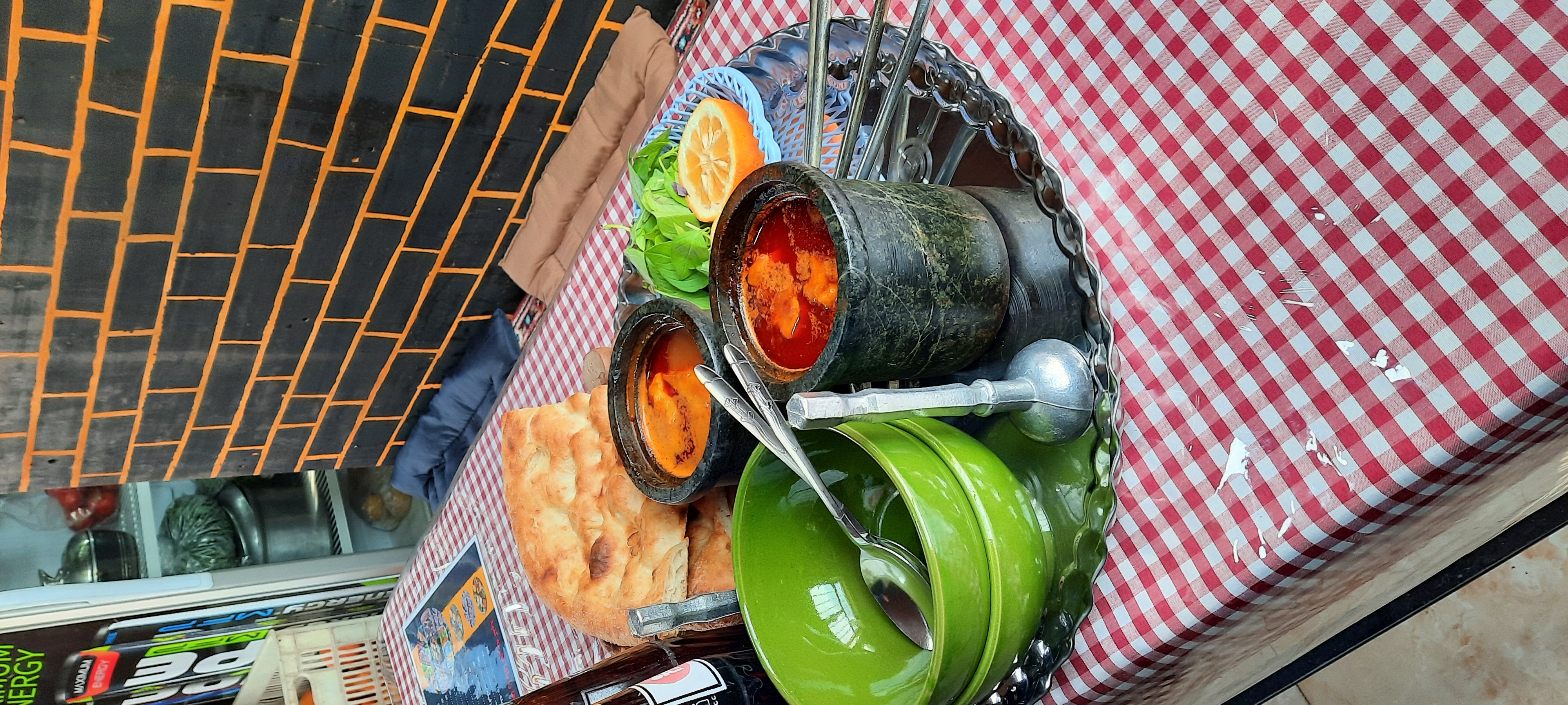 سنتی سرای و غذاخوری کهنه چنار