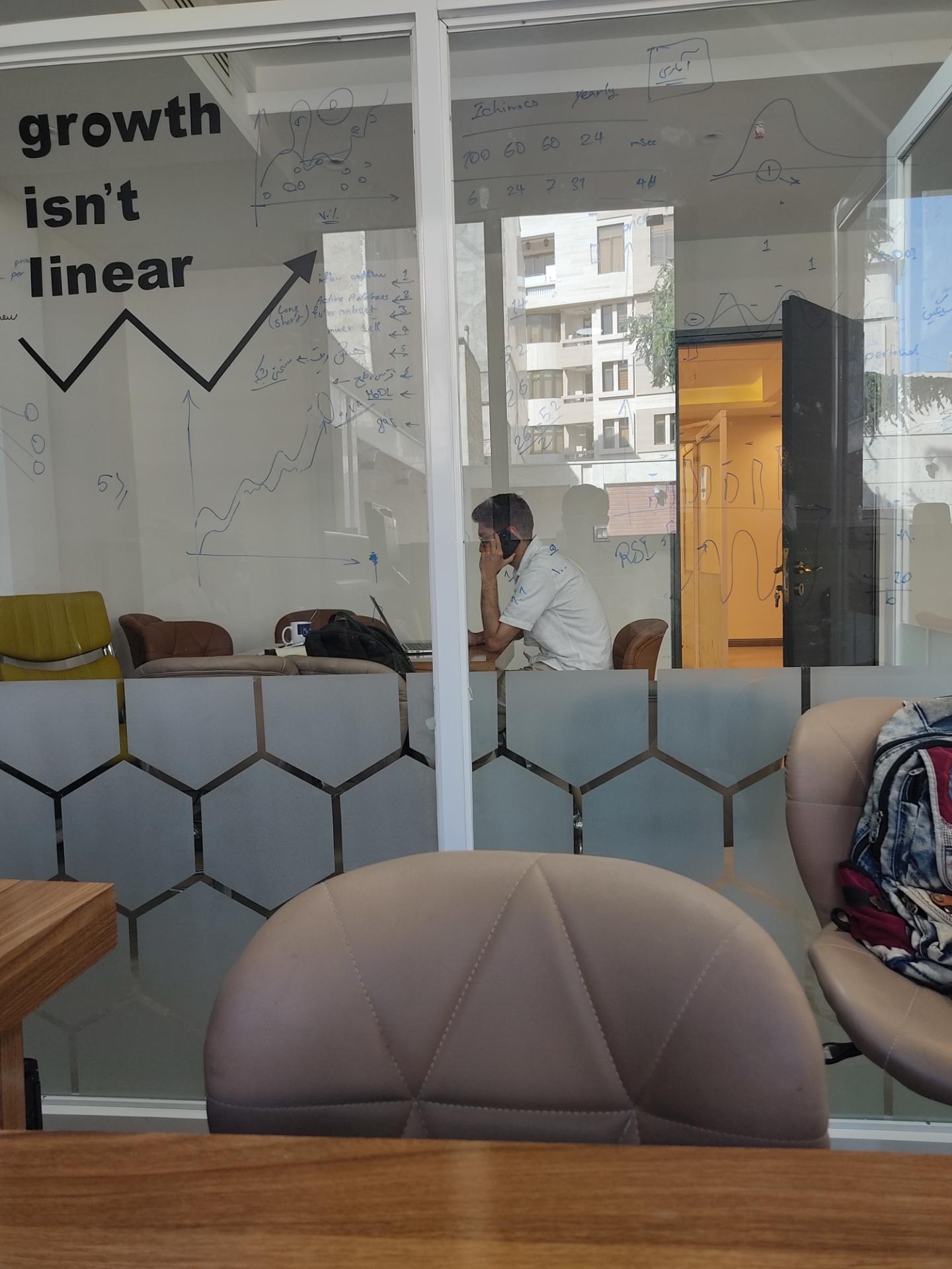 شرکت فناوری اطلاعات و ارتباطات برتراندیشان سناباد