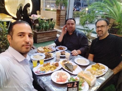 صبحانه خوری غذایی مون