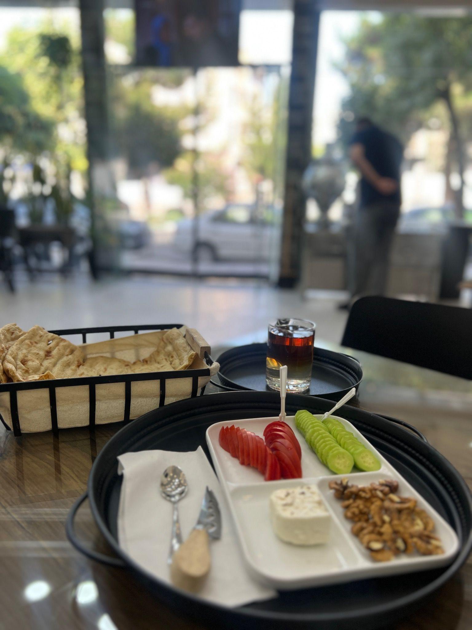صبحانه کرمی شعبه گوهردشت