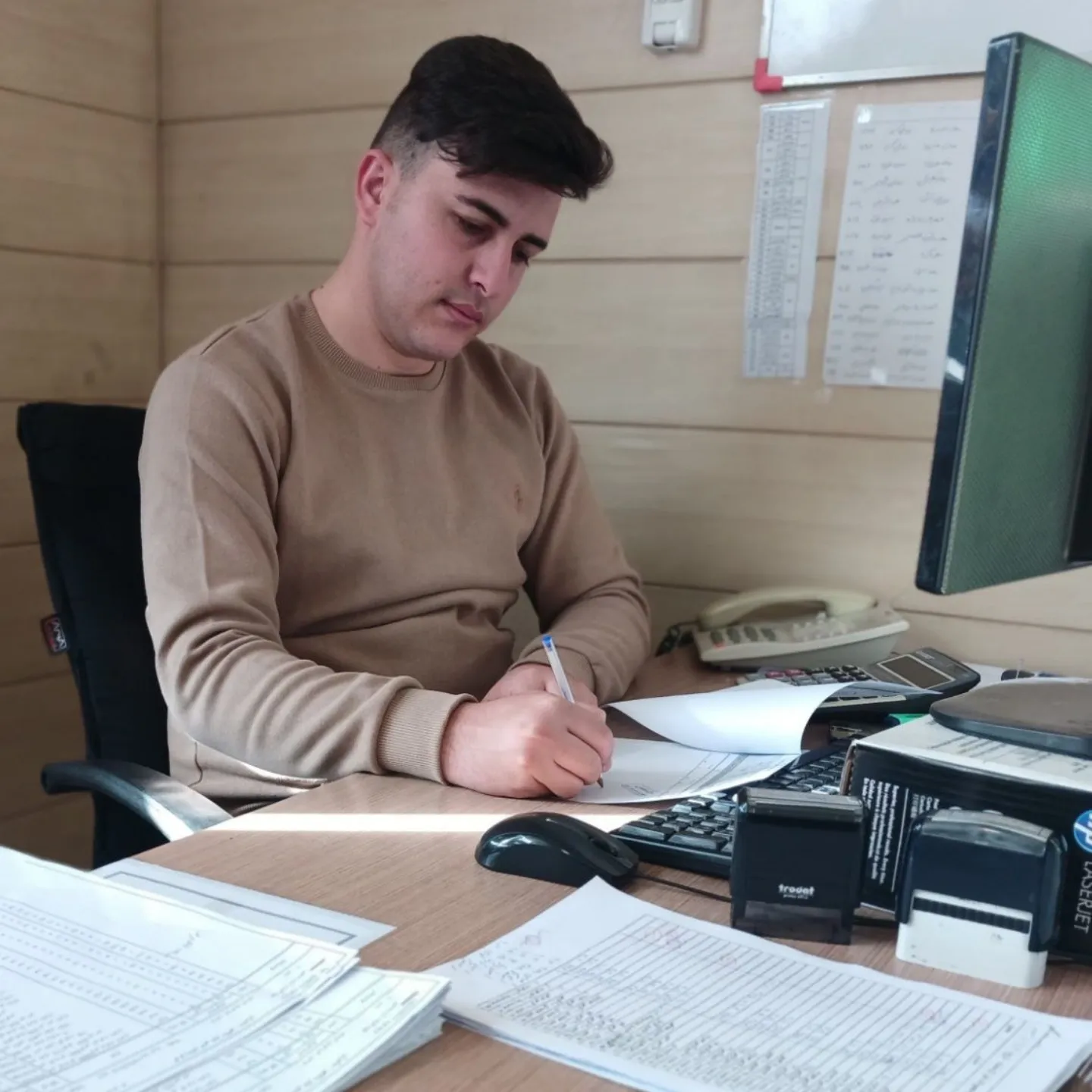 عریضه نویسی اشکان حسنی